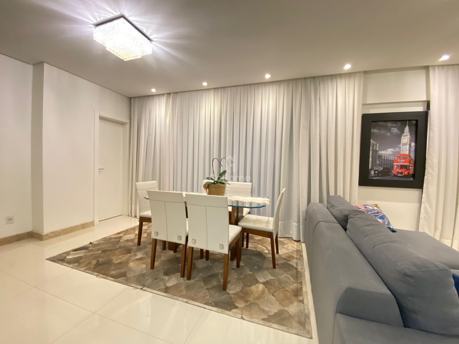 3343 – Apartamento semimobiliado 3 quartos 3 suítes 2 vagas Centro