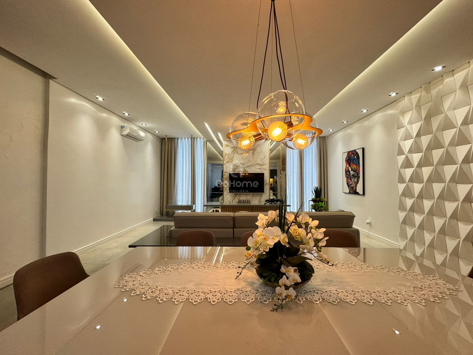 3801 – Casa semimobiliada com 2 Suítes, em Condomínio Fechado