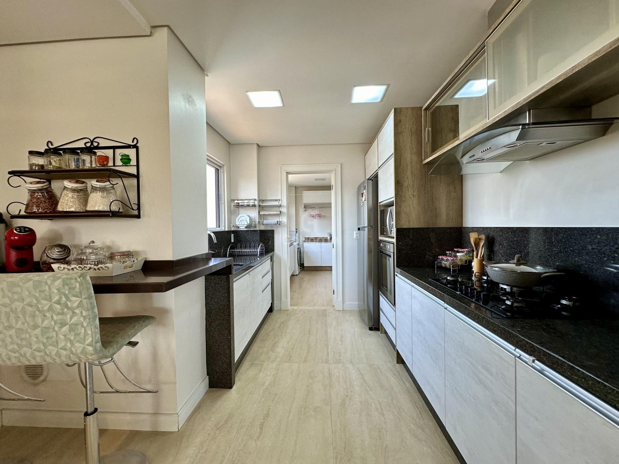 Apartamento mobiliado com 3 suítes