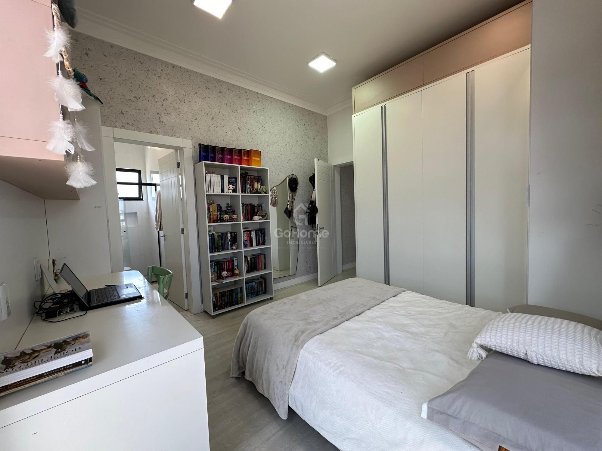 Casa Com 4 Dormitórios e Piscina