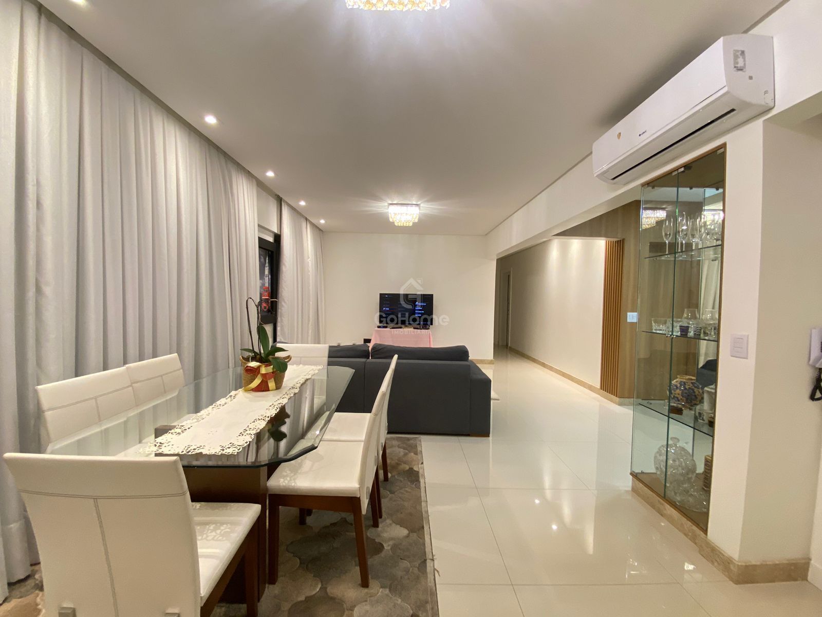3343 – Apartamento semimobiliado 3 quartos 3 suítes 2 vagas Centro