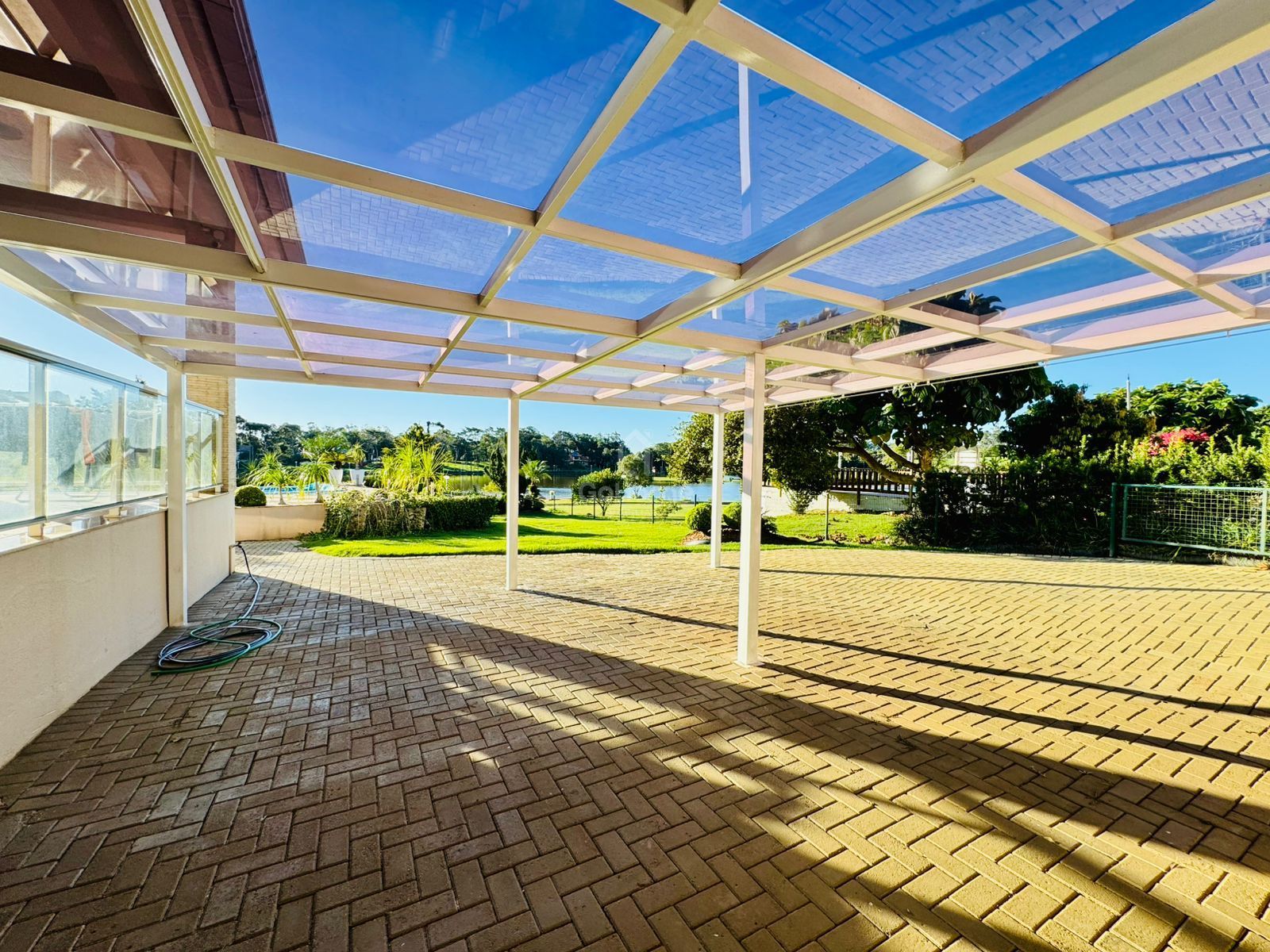 Casa em Condomínio Fechado Semimobiliada