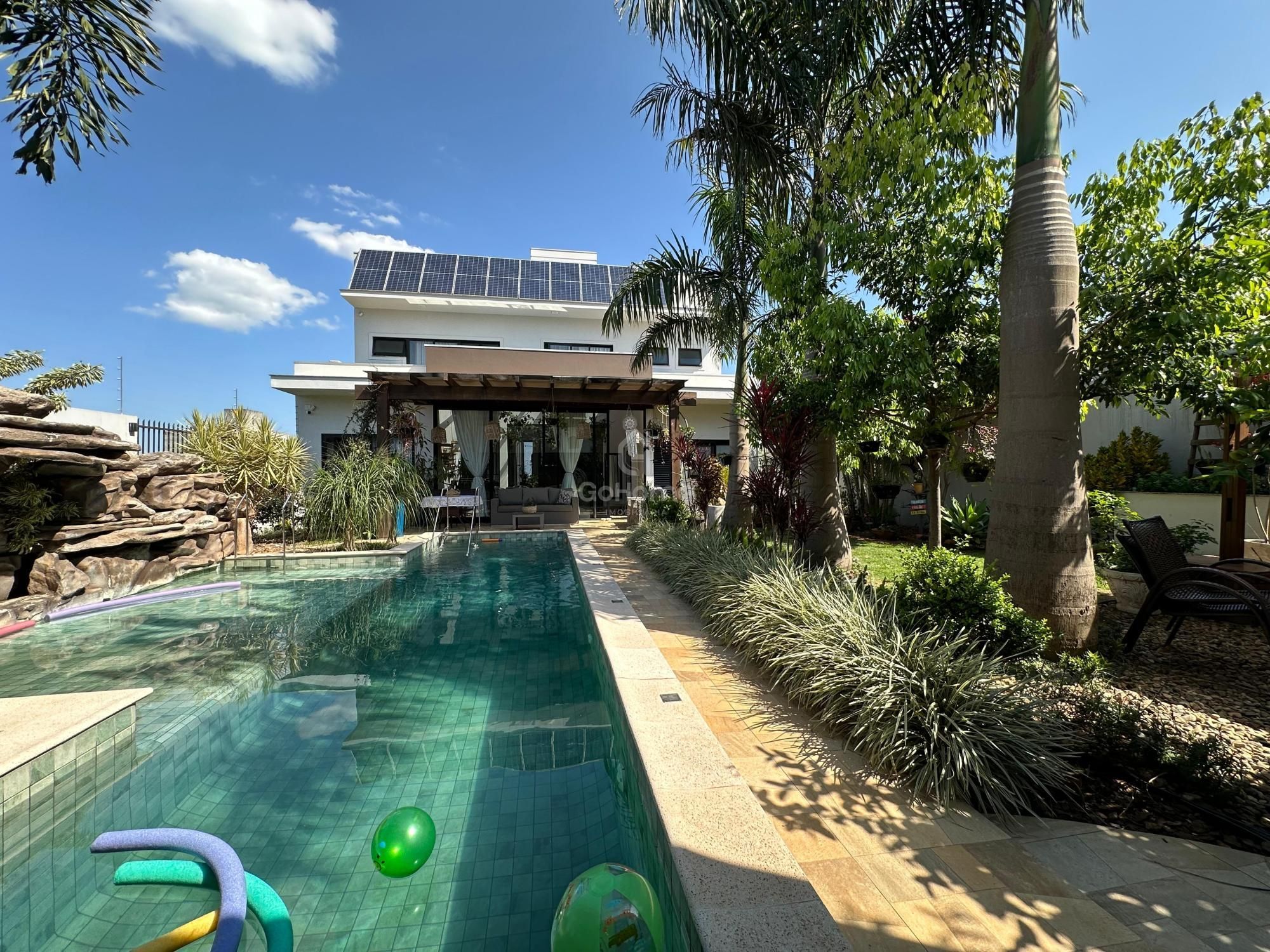 Casa Com 4 Dormitórios e Piscina