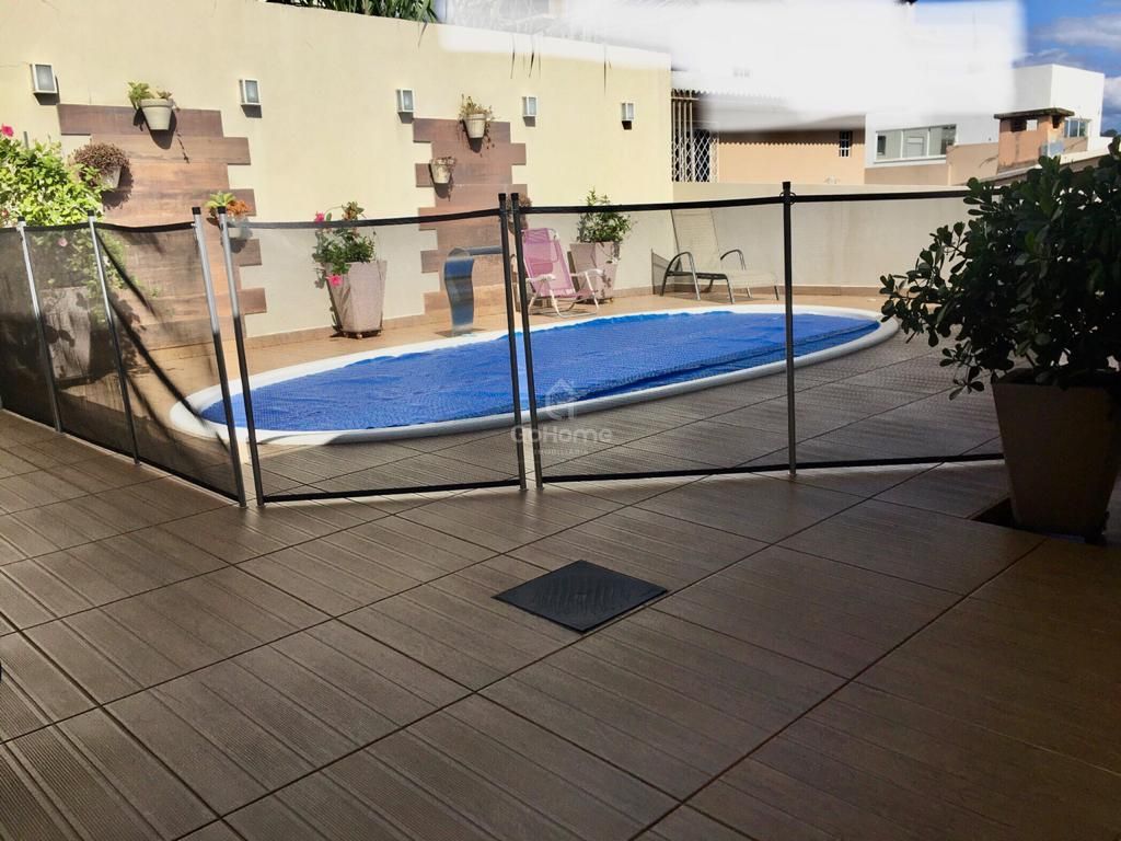 Casa semimobiliada com 3 suítes