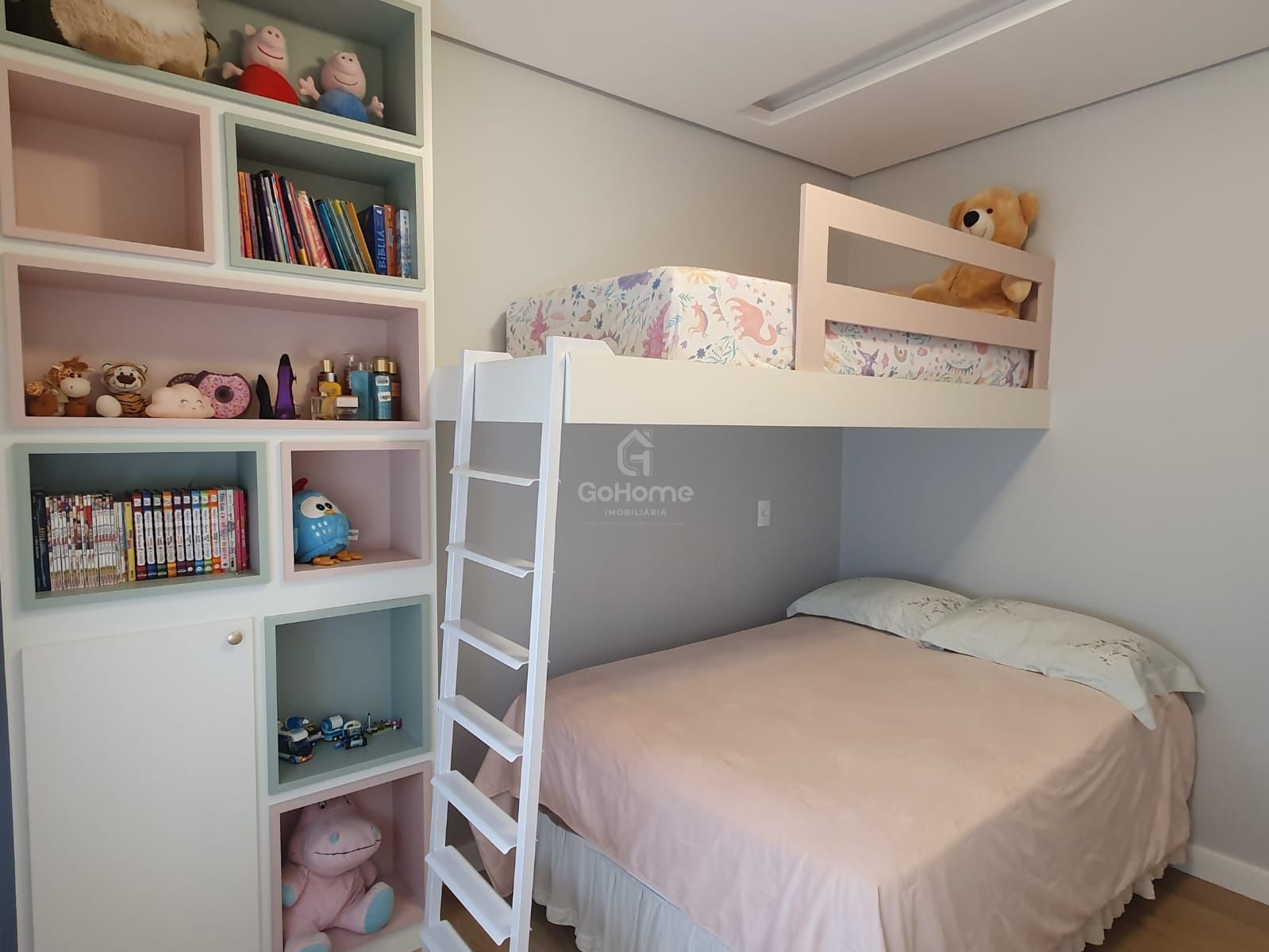 3827 – Casa semimobiliada com piscina e área gourmet no Bouganville Residence