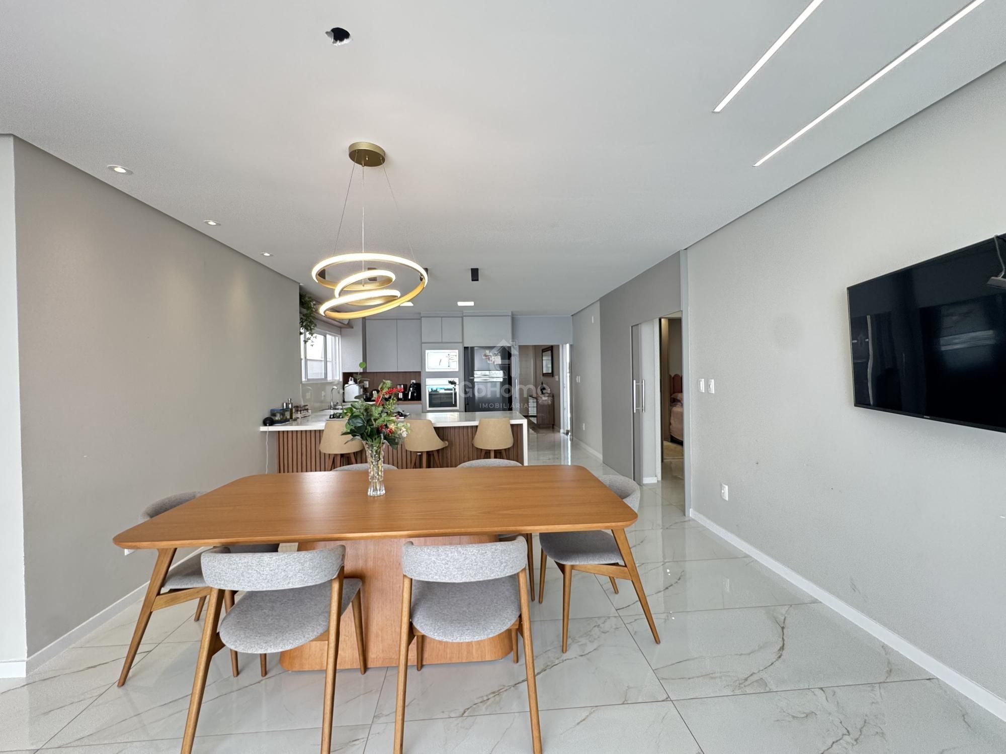 Casa semimobiliada no Paraíso com piscina, 2 suítes e closet