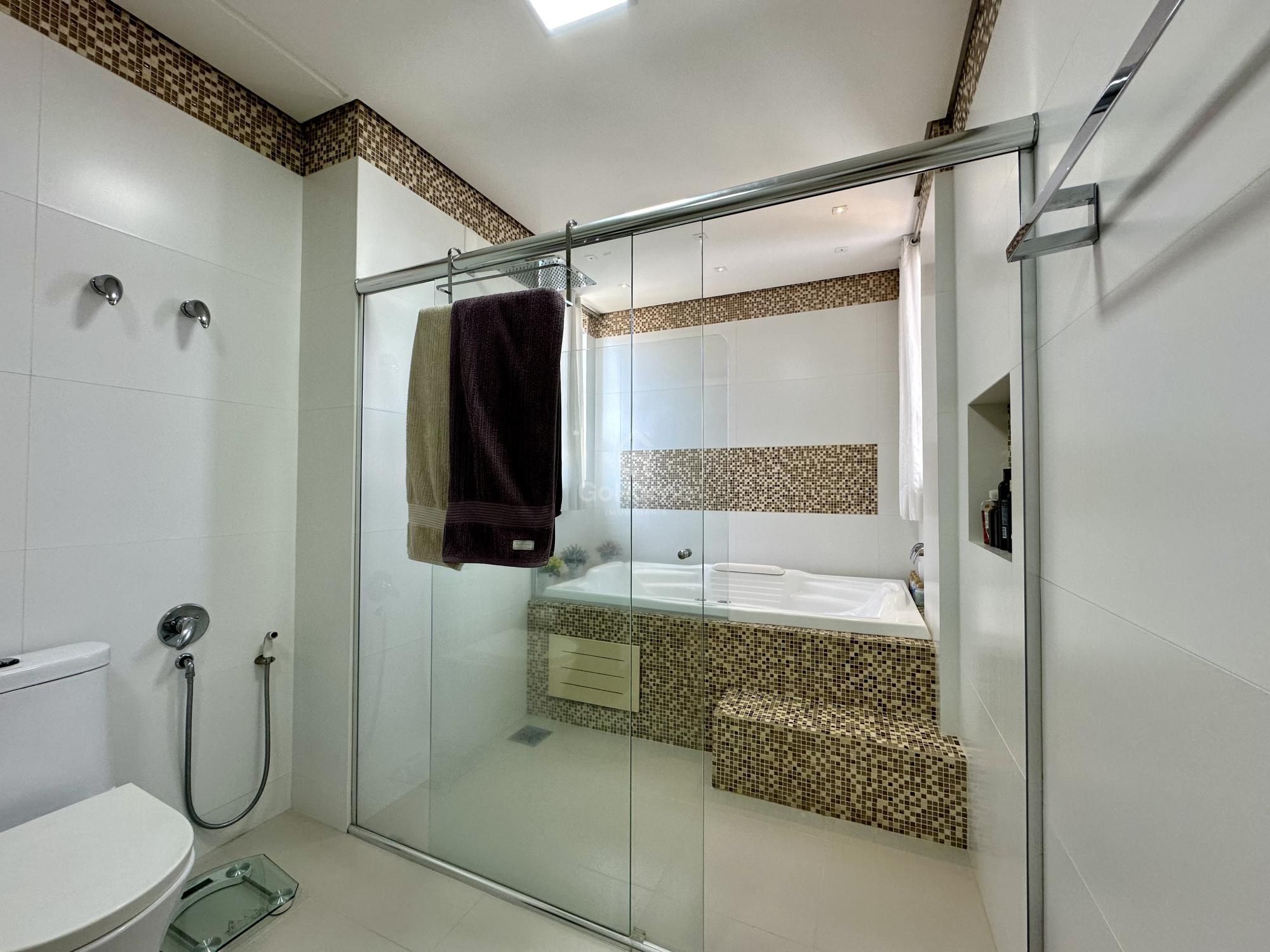 Apartamento mobiliado com 3 suítes