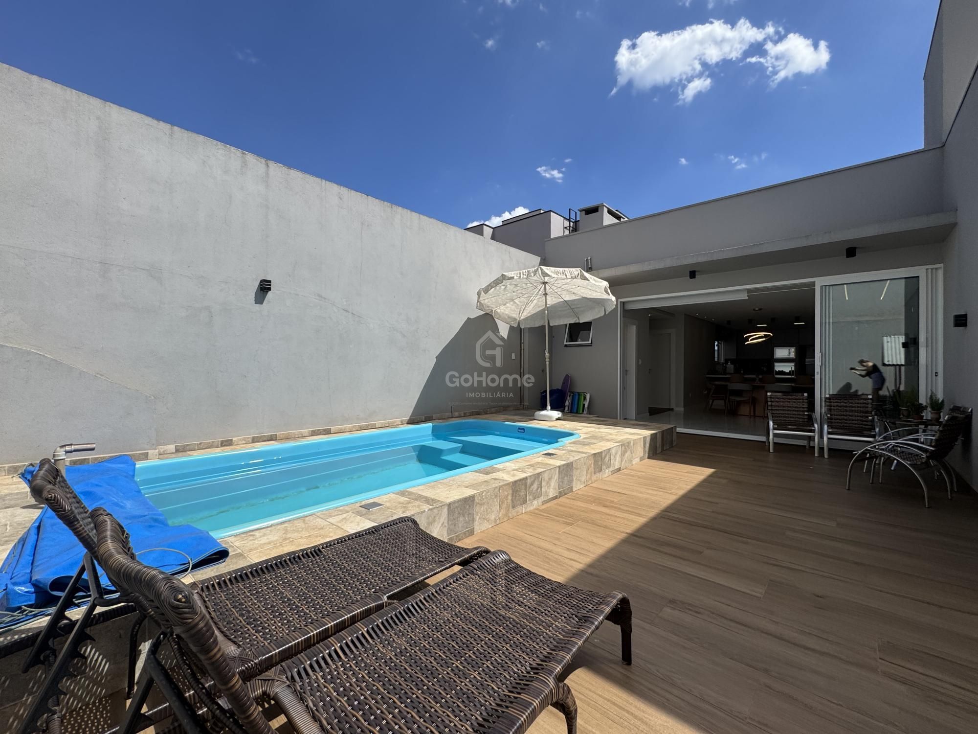 Casa semimobiliada no Paraíso com piscina, 2 suítes e closet