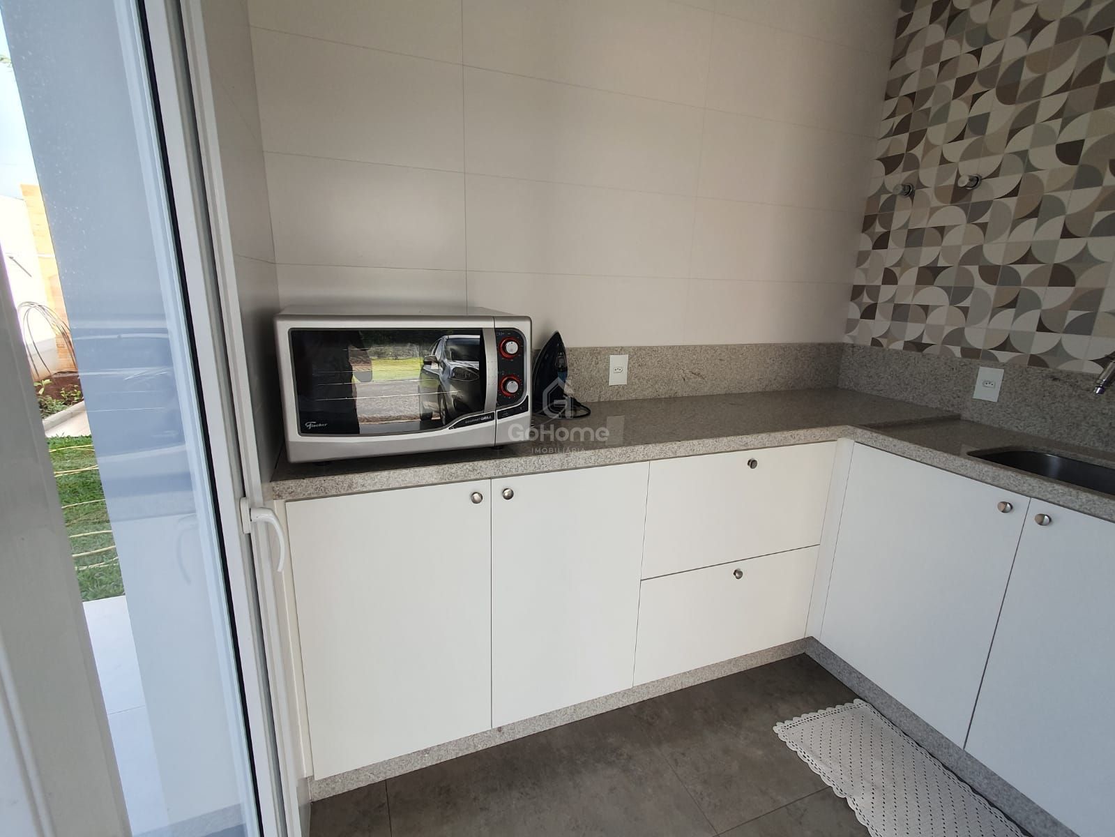 3827 – Casa semimobiliada com piscina e área gourmet no Bouganville Residence