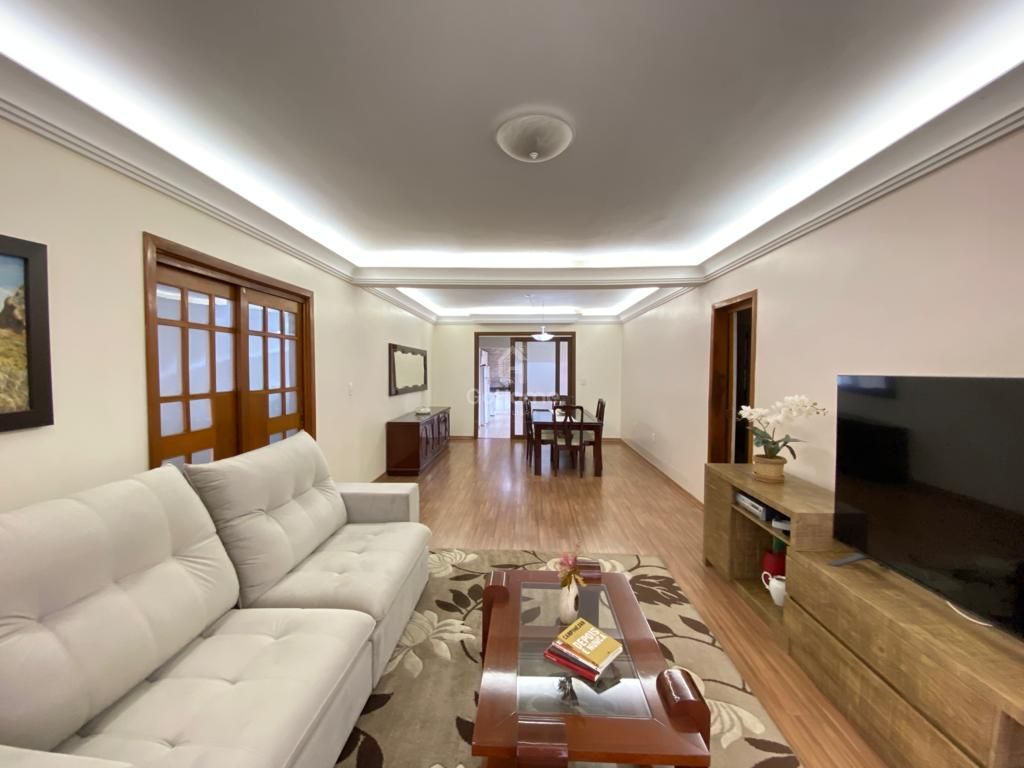 3603 – Casa no Centro de Chapecó: 3 Quartos com Suíte e 2 Vagas