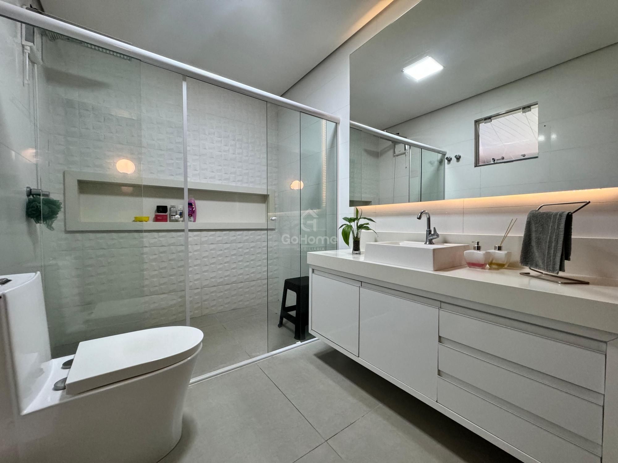 3801 – Casa semimobiliada com 2 Suítes, em Condomínio Fechado