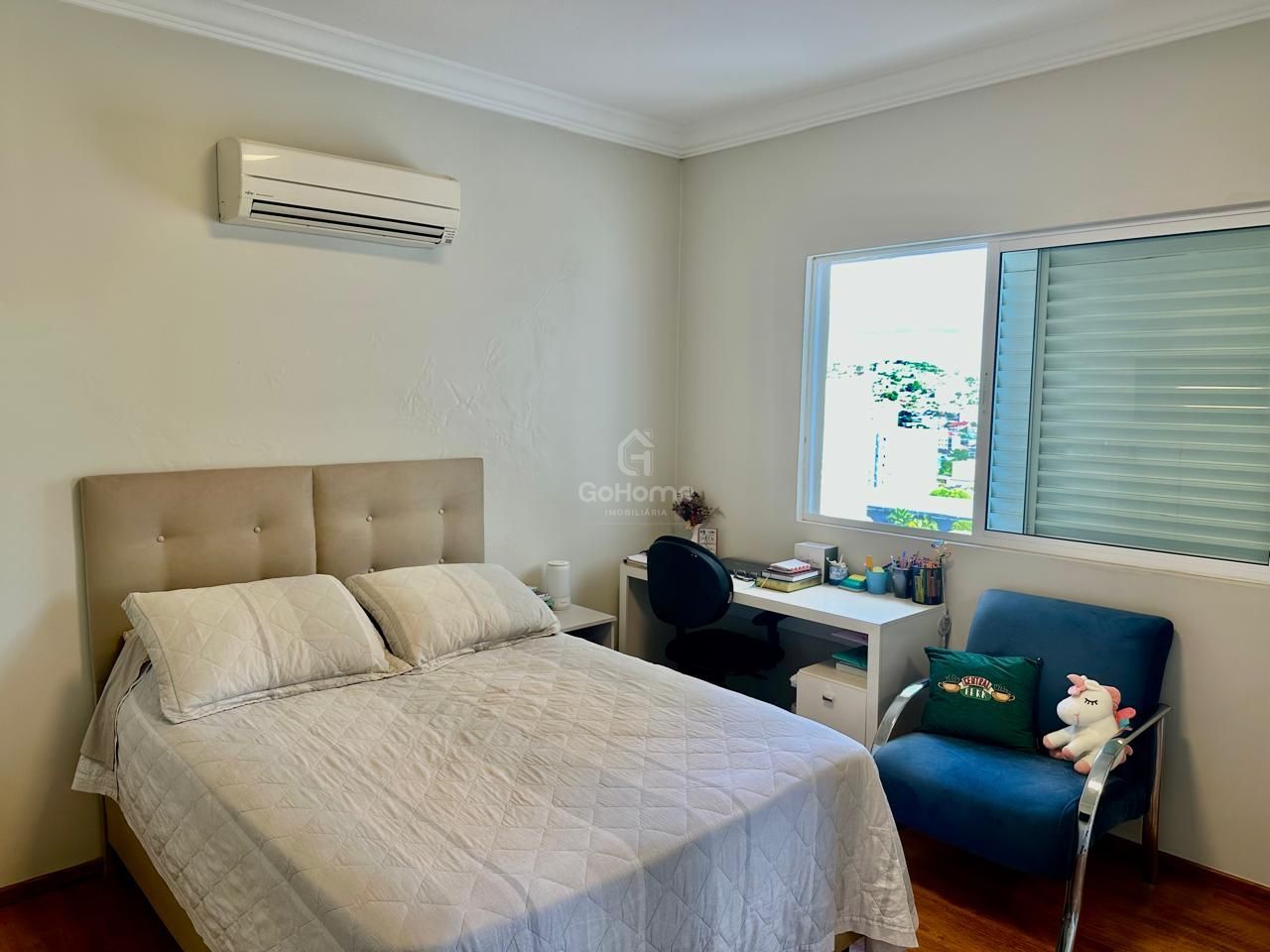 Apartamento Semimobiliado com 3 suítes