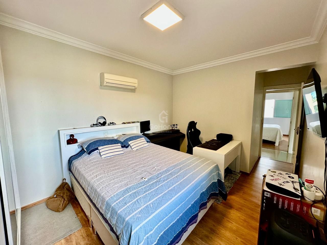 Apartamento Semimobiliado com 3 suítes