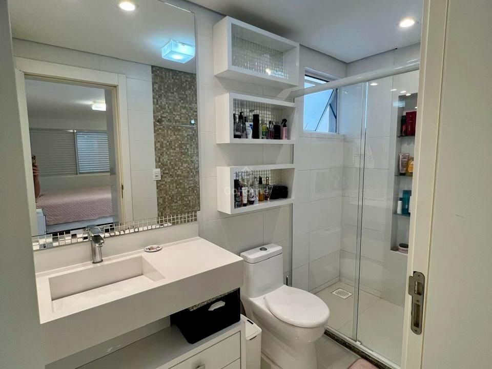 Apartamento Semimobiliado duas suítes