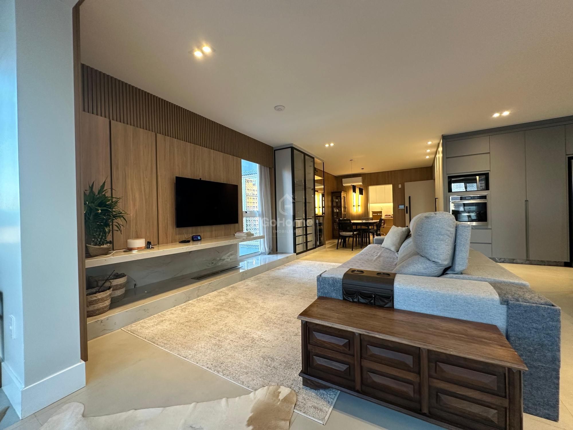 Apartamento Semimobiliado à Venda no Centro