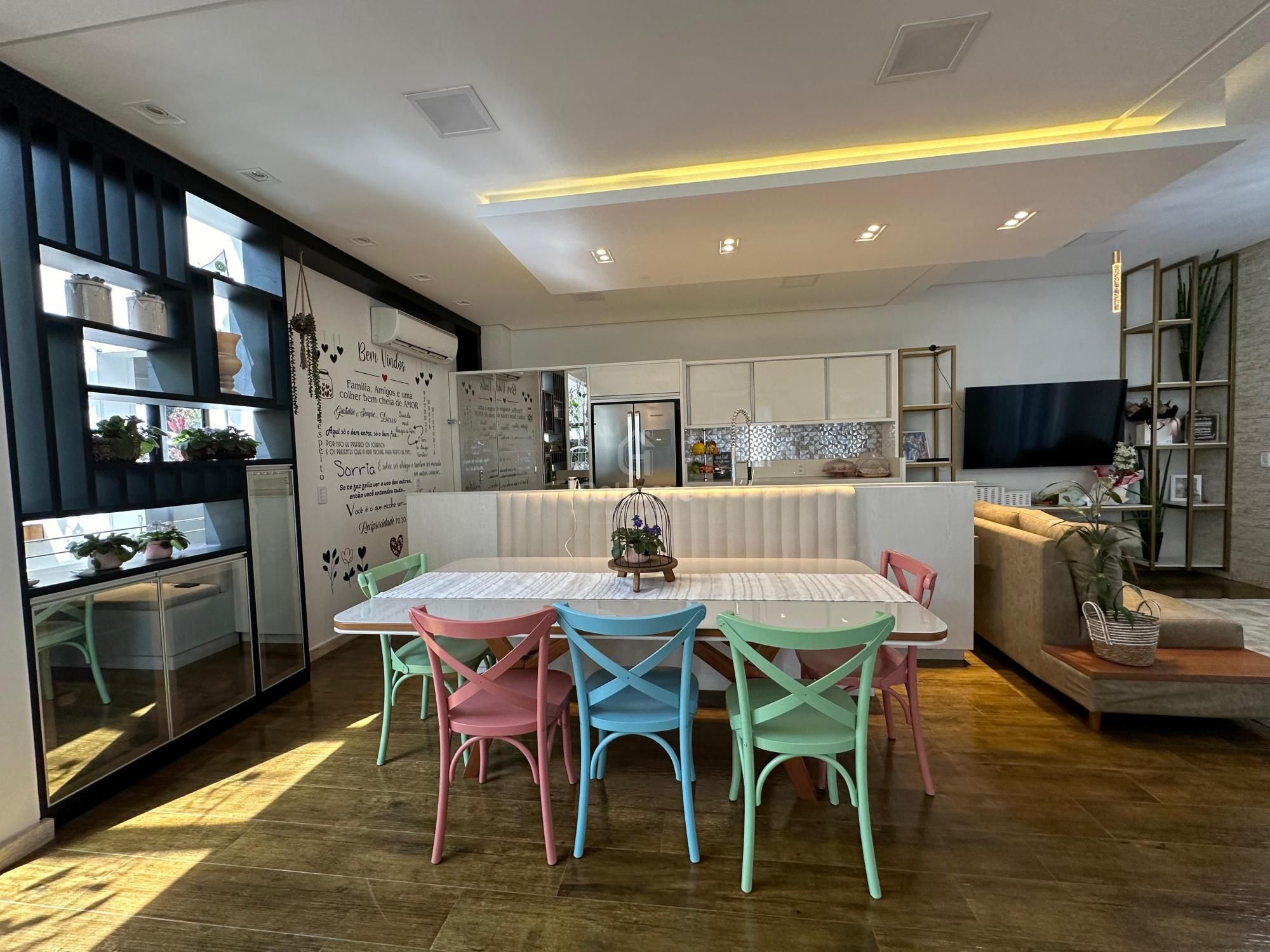 Casa Com 4 Dormitórios e Piscina