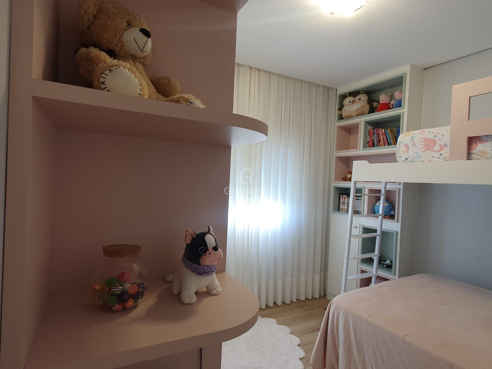 3827 – Casa semimobiliada com piscina e área gourmet no Bouganville Residence