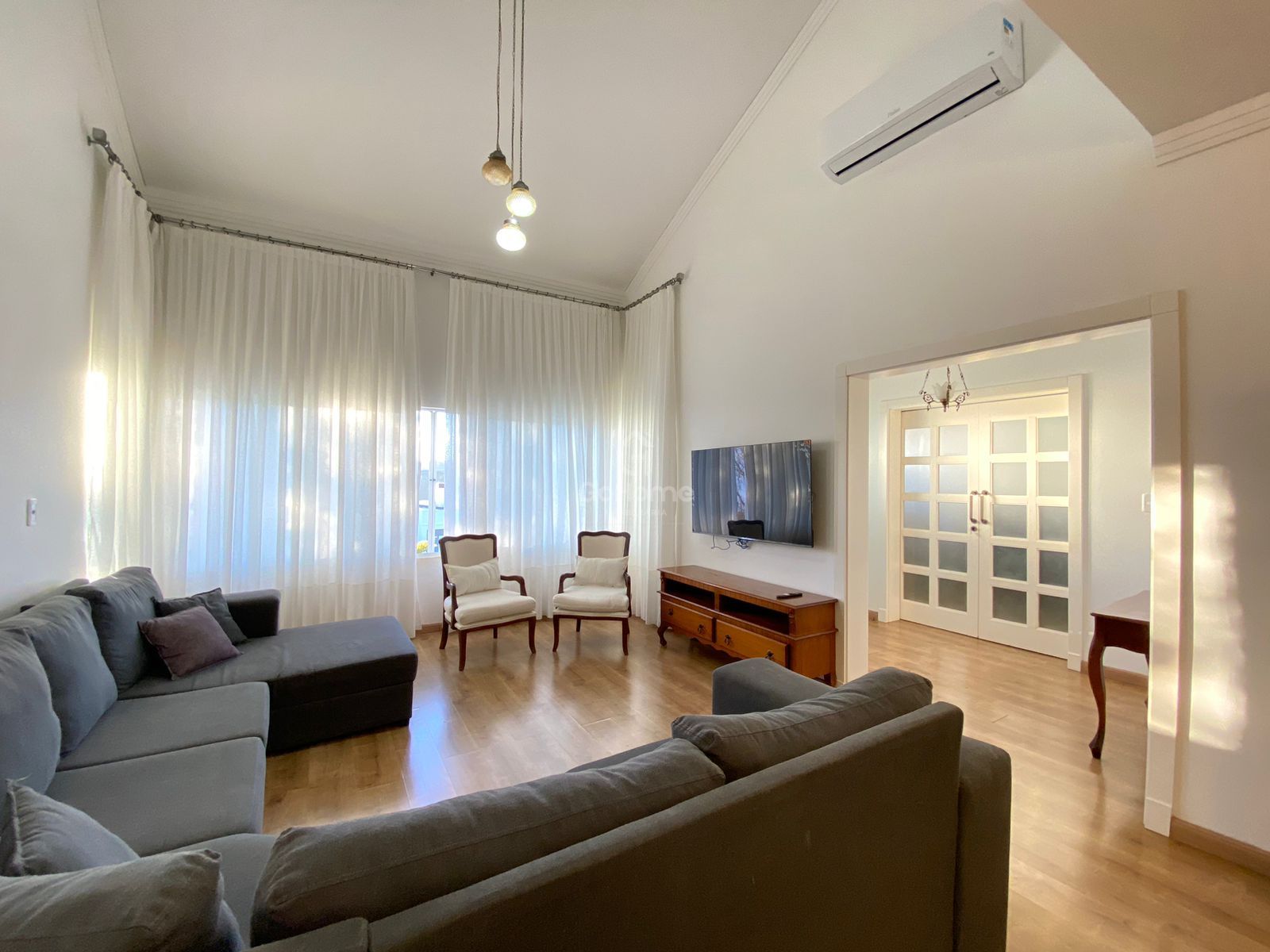 3353 – Espelho das Águas – Casa Térrea com Piscina Aquecida