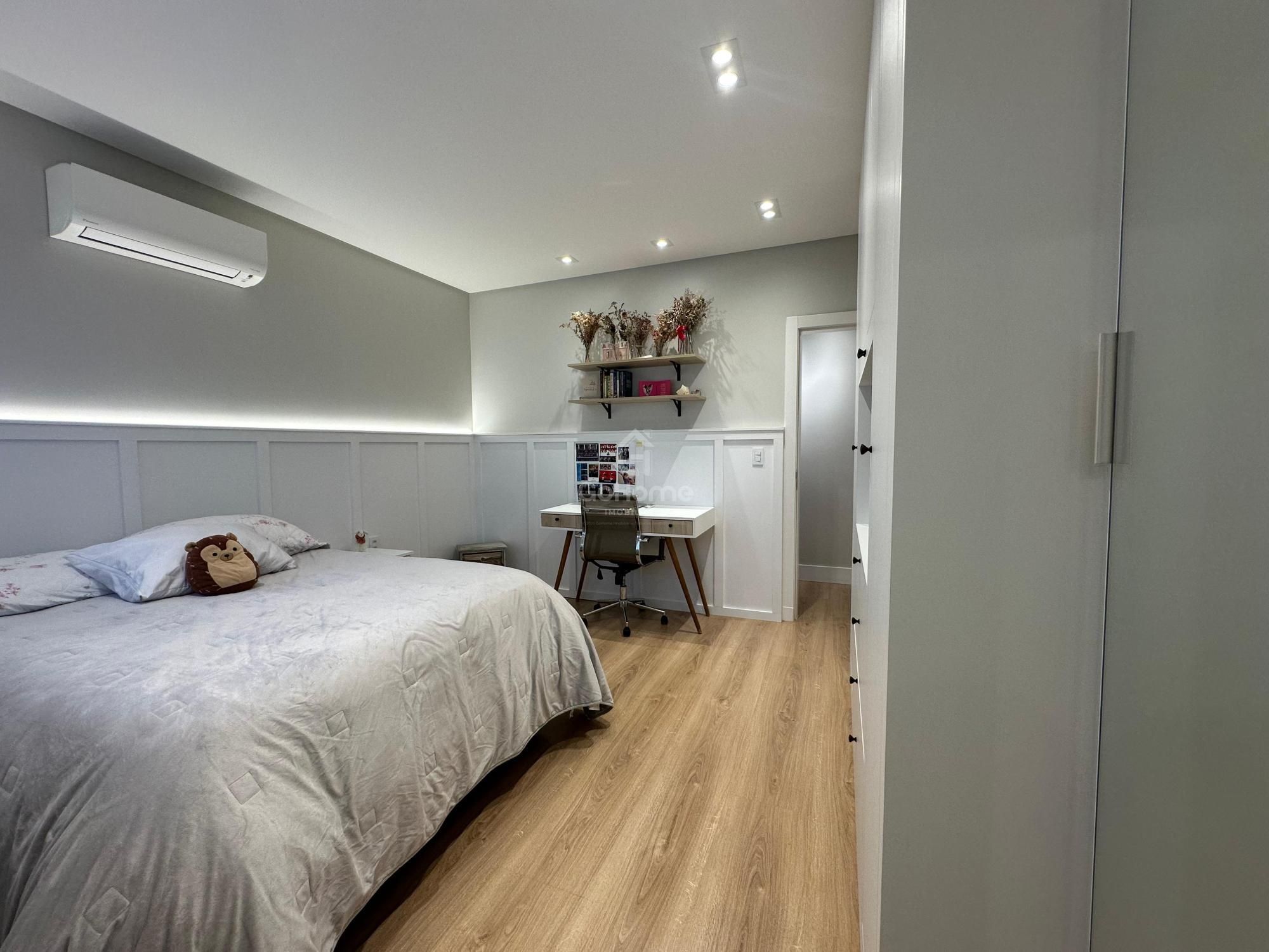 Apartamento Semimobiliado à Venda no Centro