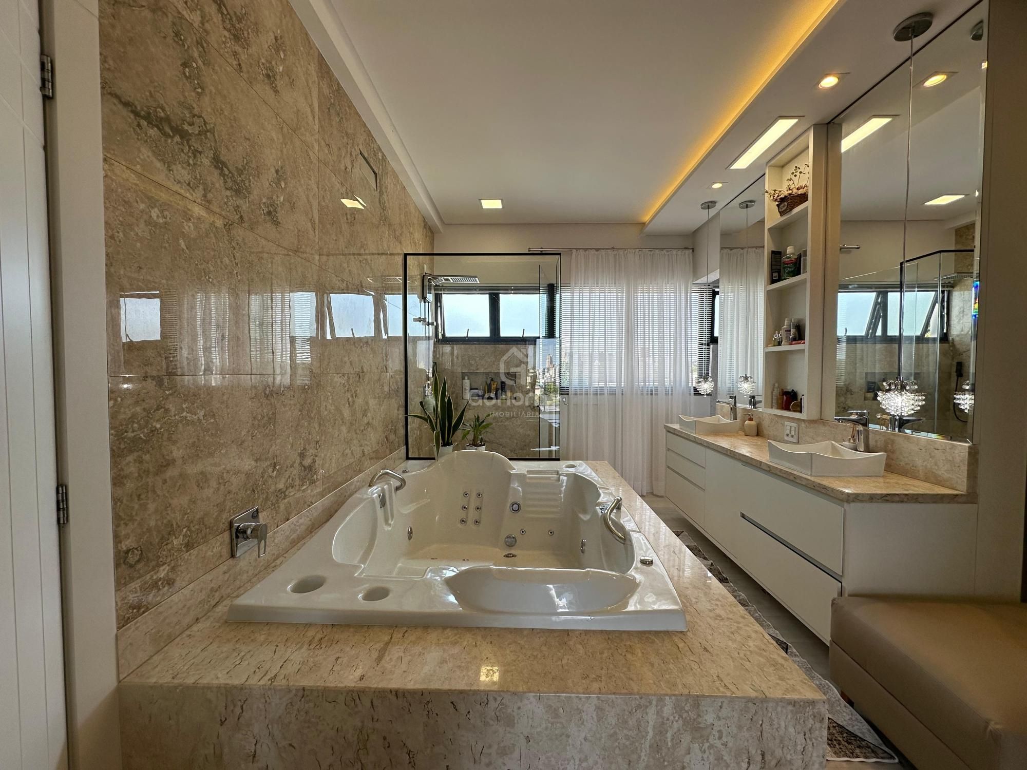 Casa Com 4 Dormitórios e Piscina