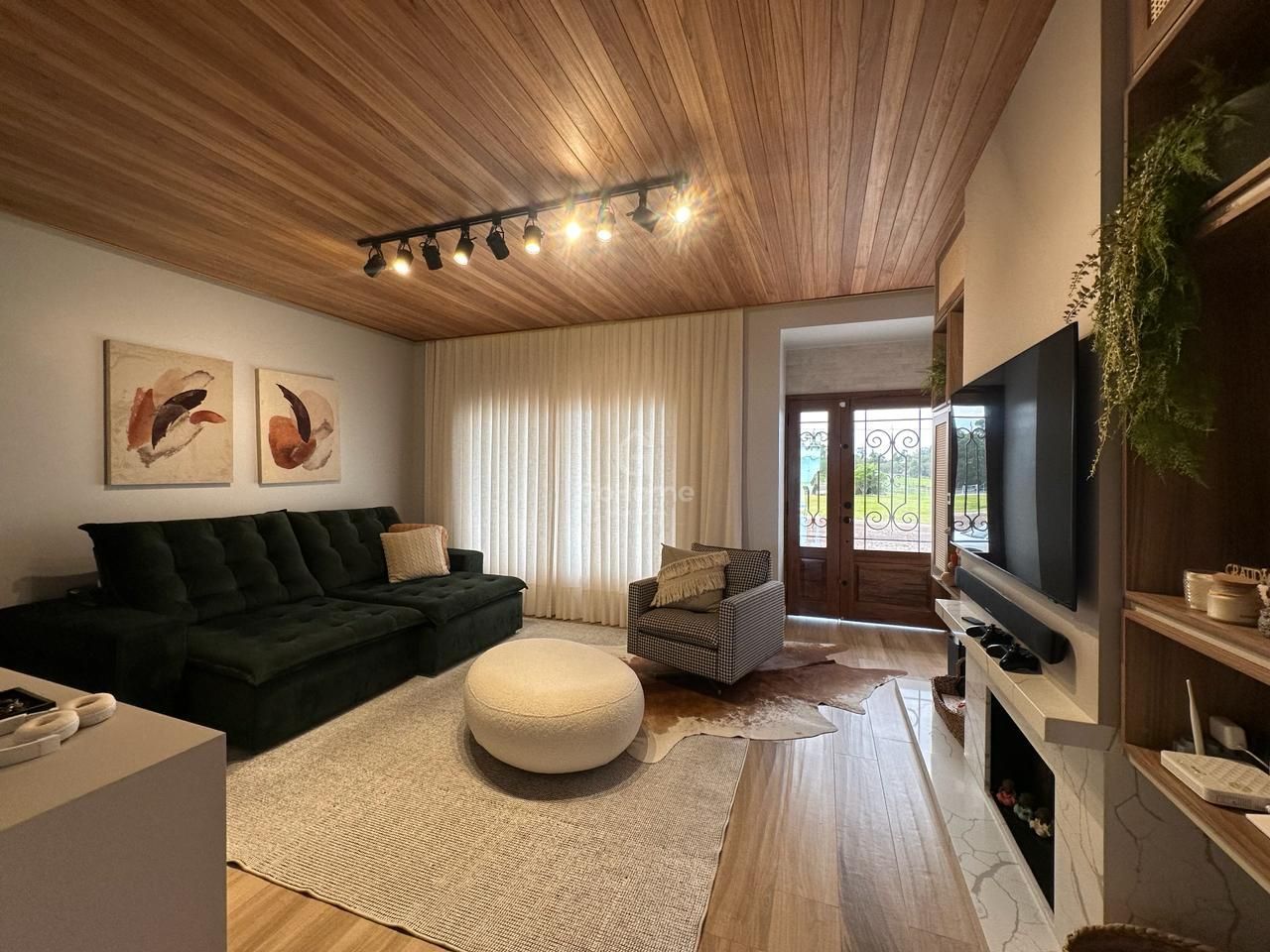 Linda casa em Condomínio Fechado