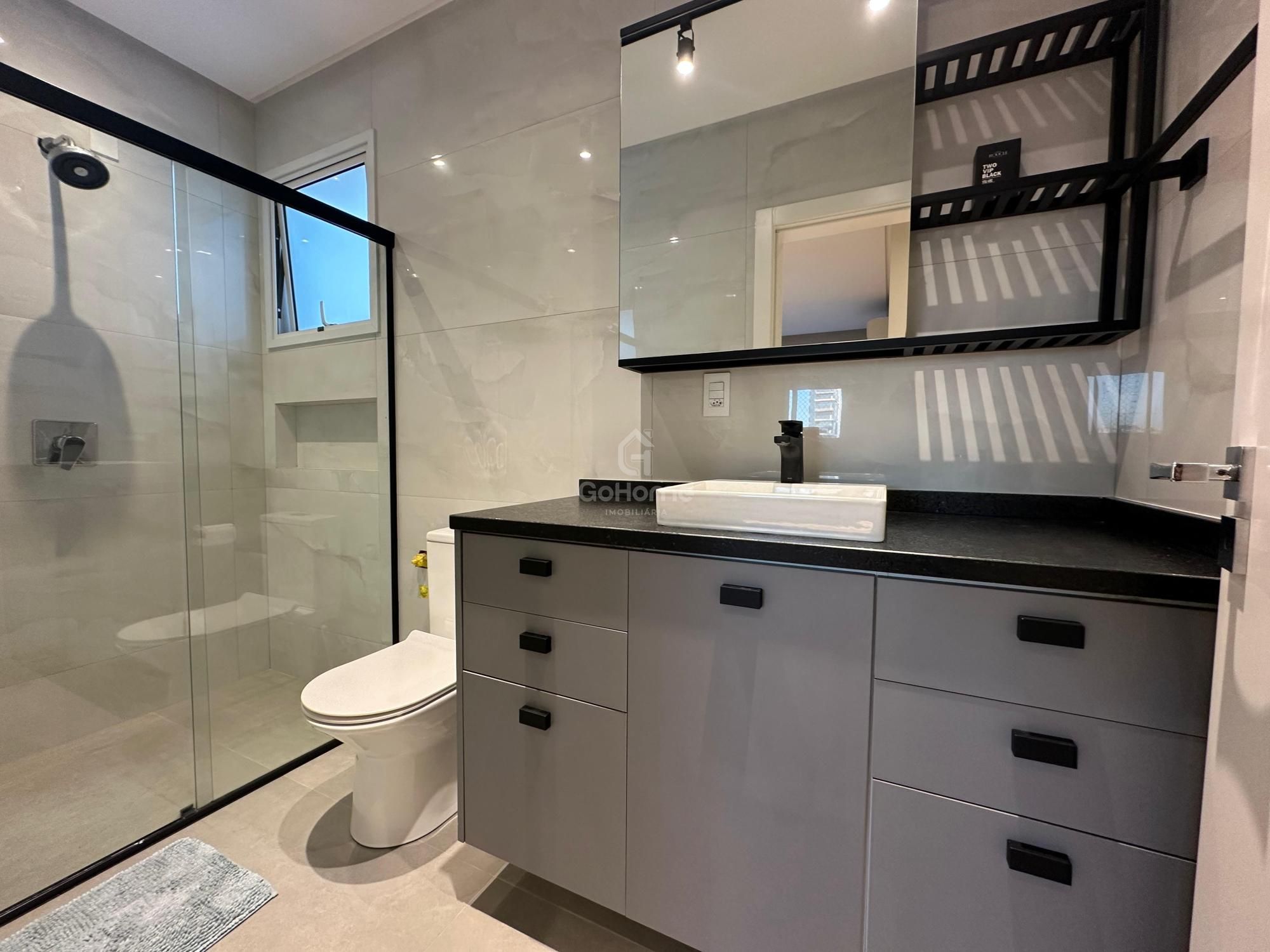 Apartamento Semimobiliado à Venda no Centro