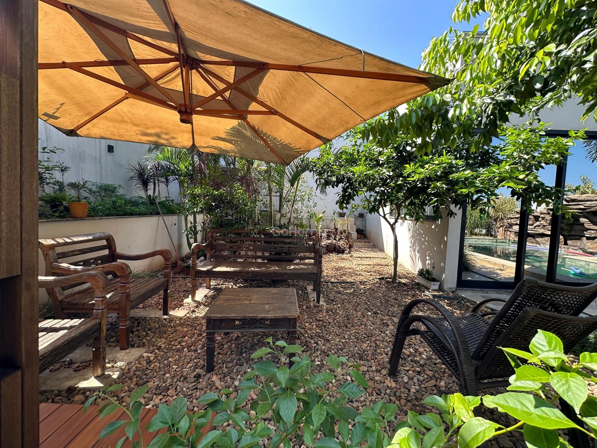 Casa Com 4 Dormitórios e Piscina