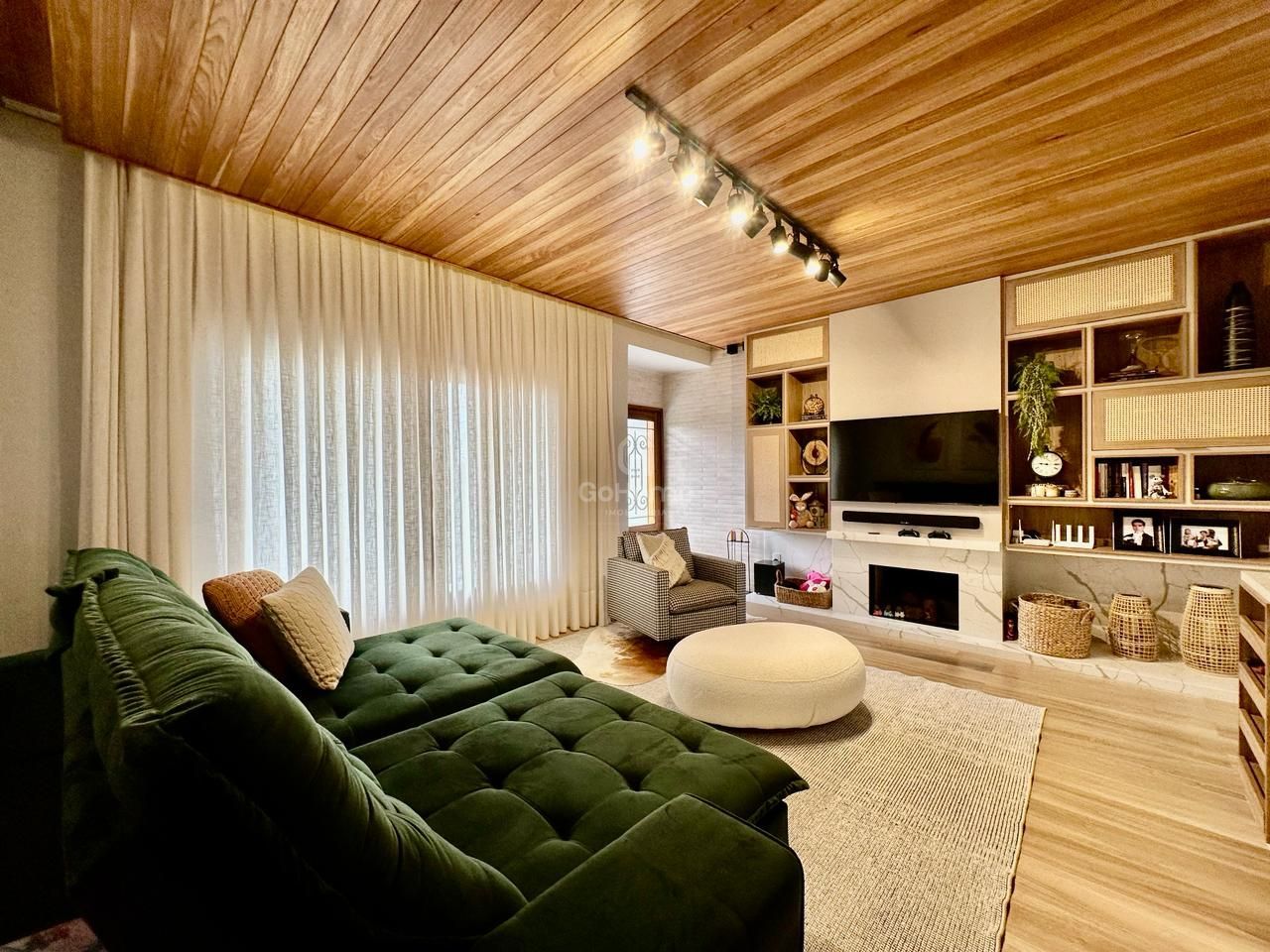 Linda casa em Condomínio Fechado