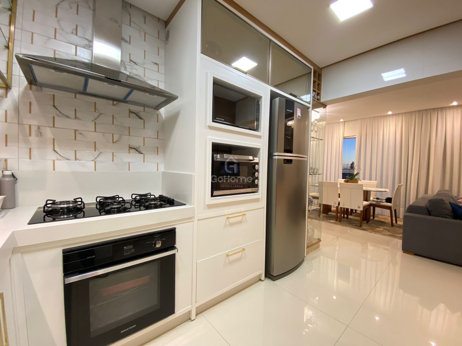 3343 – Apartamento semimobiliado 3 quartos 3 suítes 2 vagas Centro