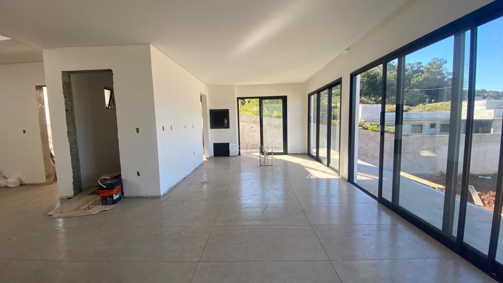 3354 – Casa de 3 Pavimentos à venda: Suíte Master, Piscina e Vista Panorâmica