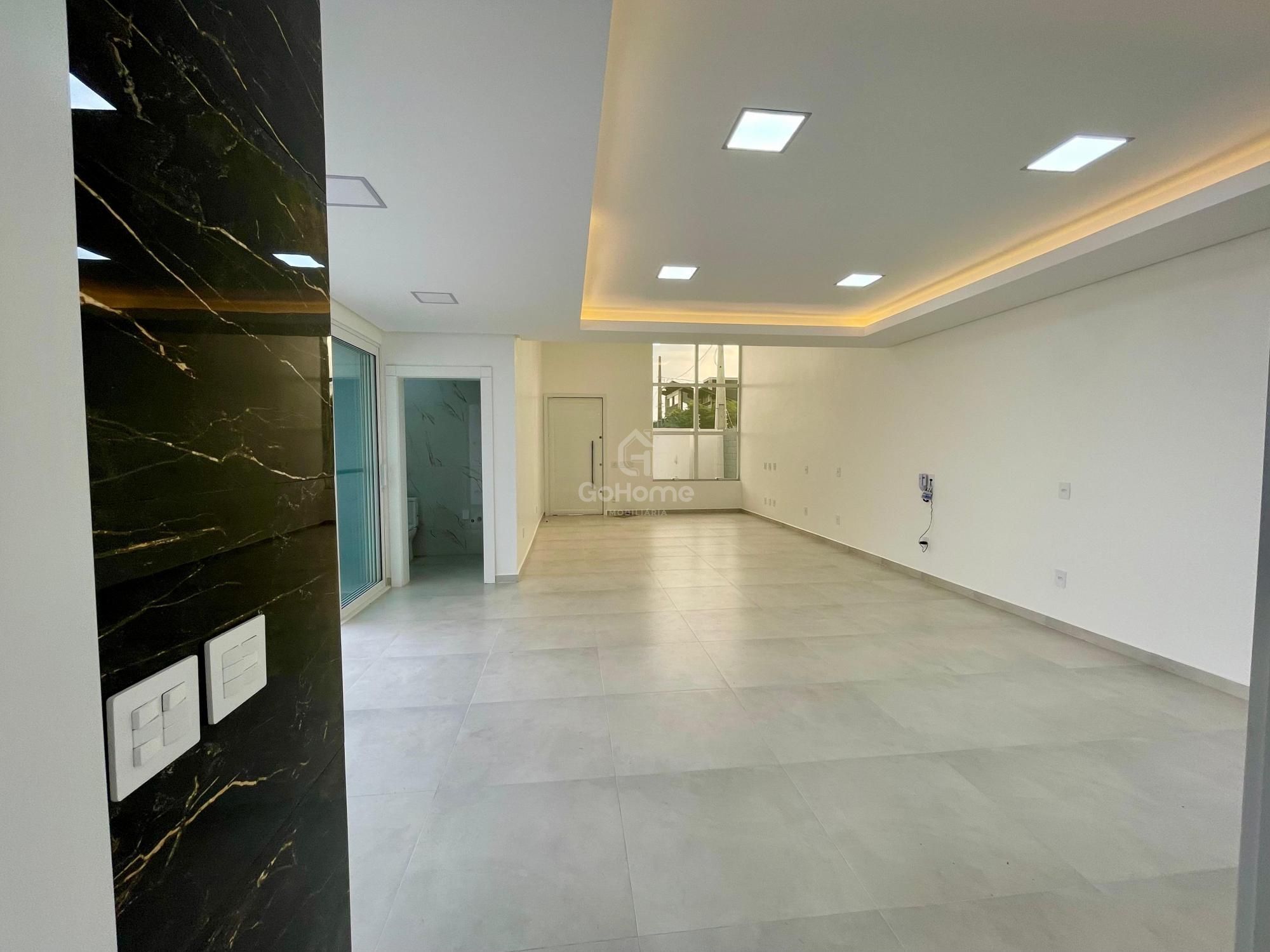Belíssima Casa com Duas Suítes e Piscina