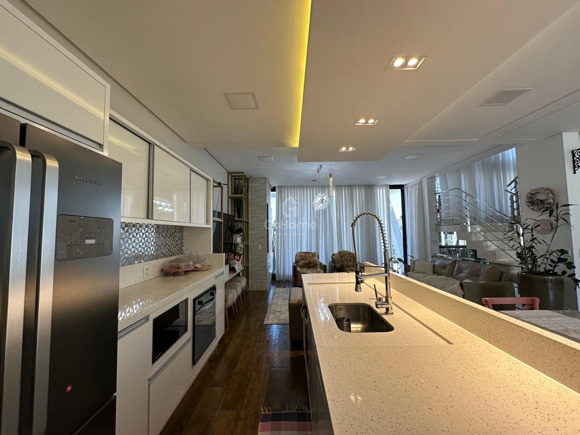 Casa Com 4 Dormitórios e Piscina