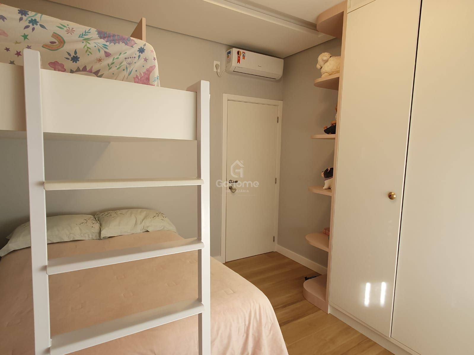 3827 – Casa semimobiliada com piscina e área gourmet no Bouganville Residence