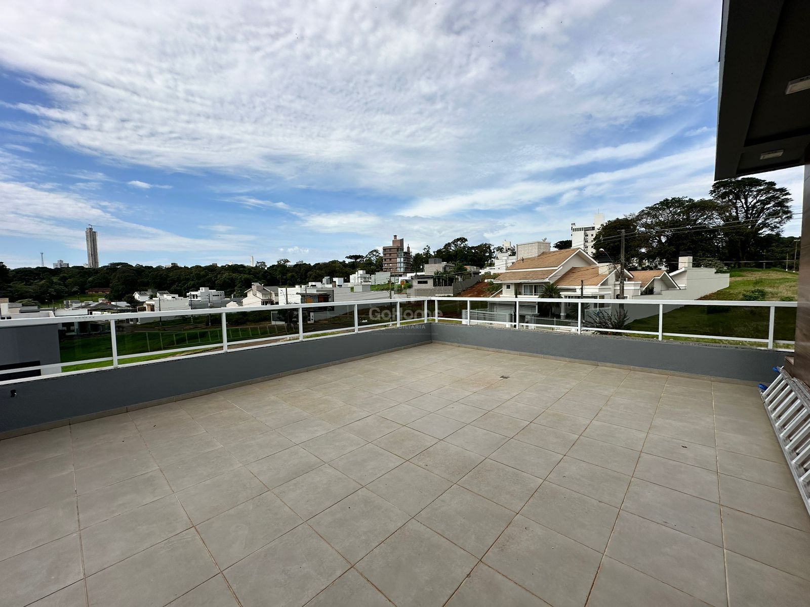 Casa com piscina no Bairro Jardins Lunardi