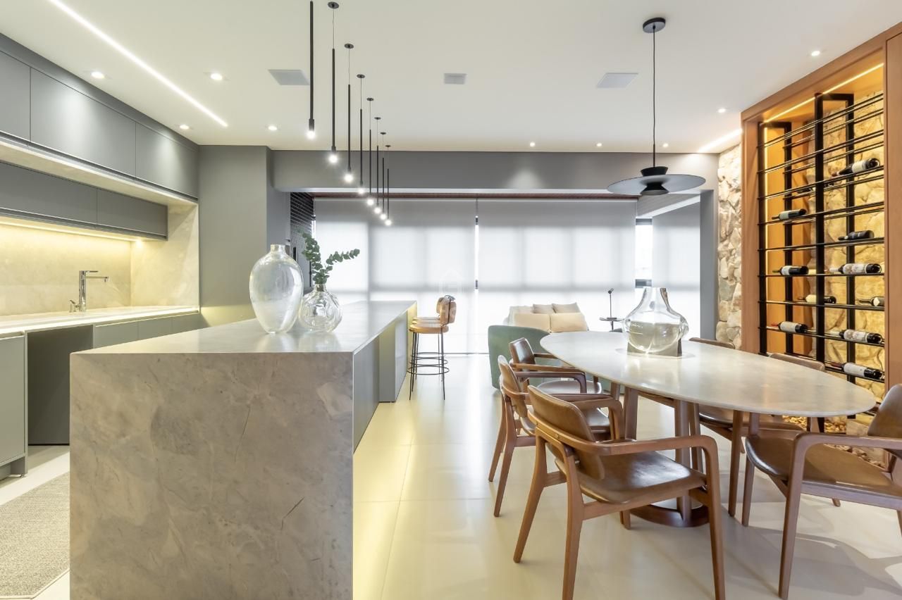 Apartamento três suítes mobiliado