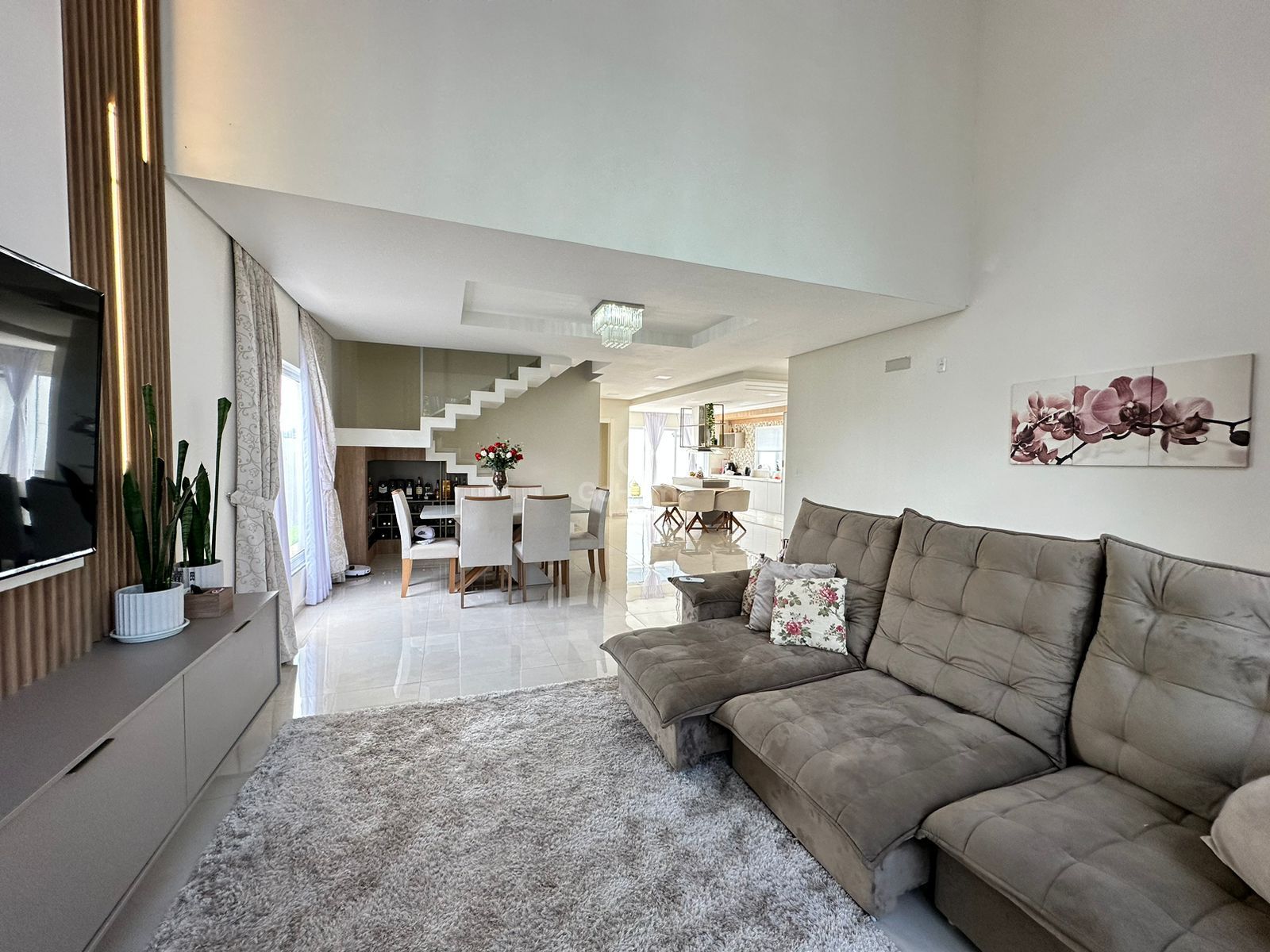 Casa com piscina no Bairro Jardins Lunardi