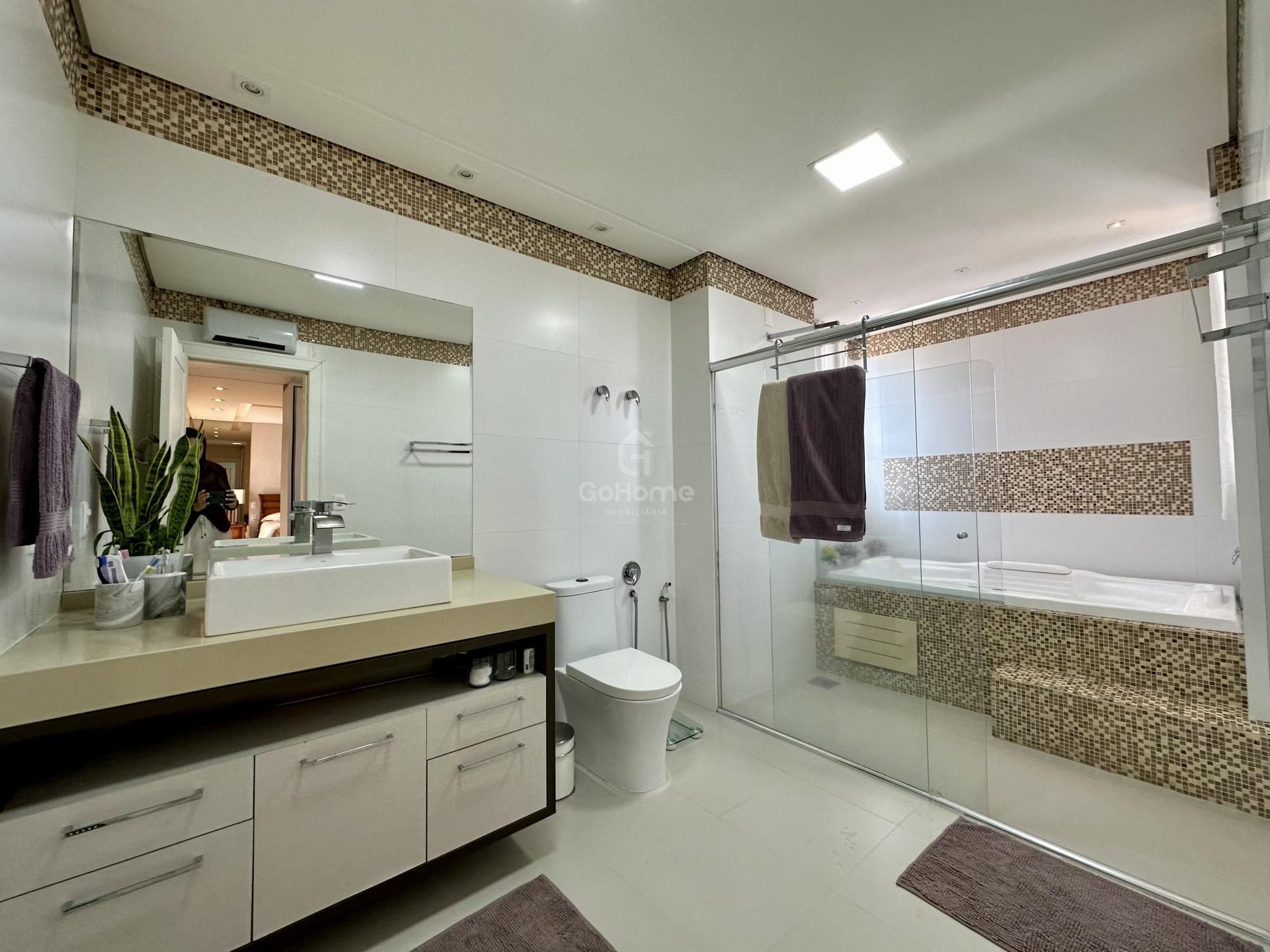 Apartamento mobiliado com 3 suítes