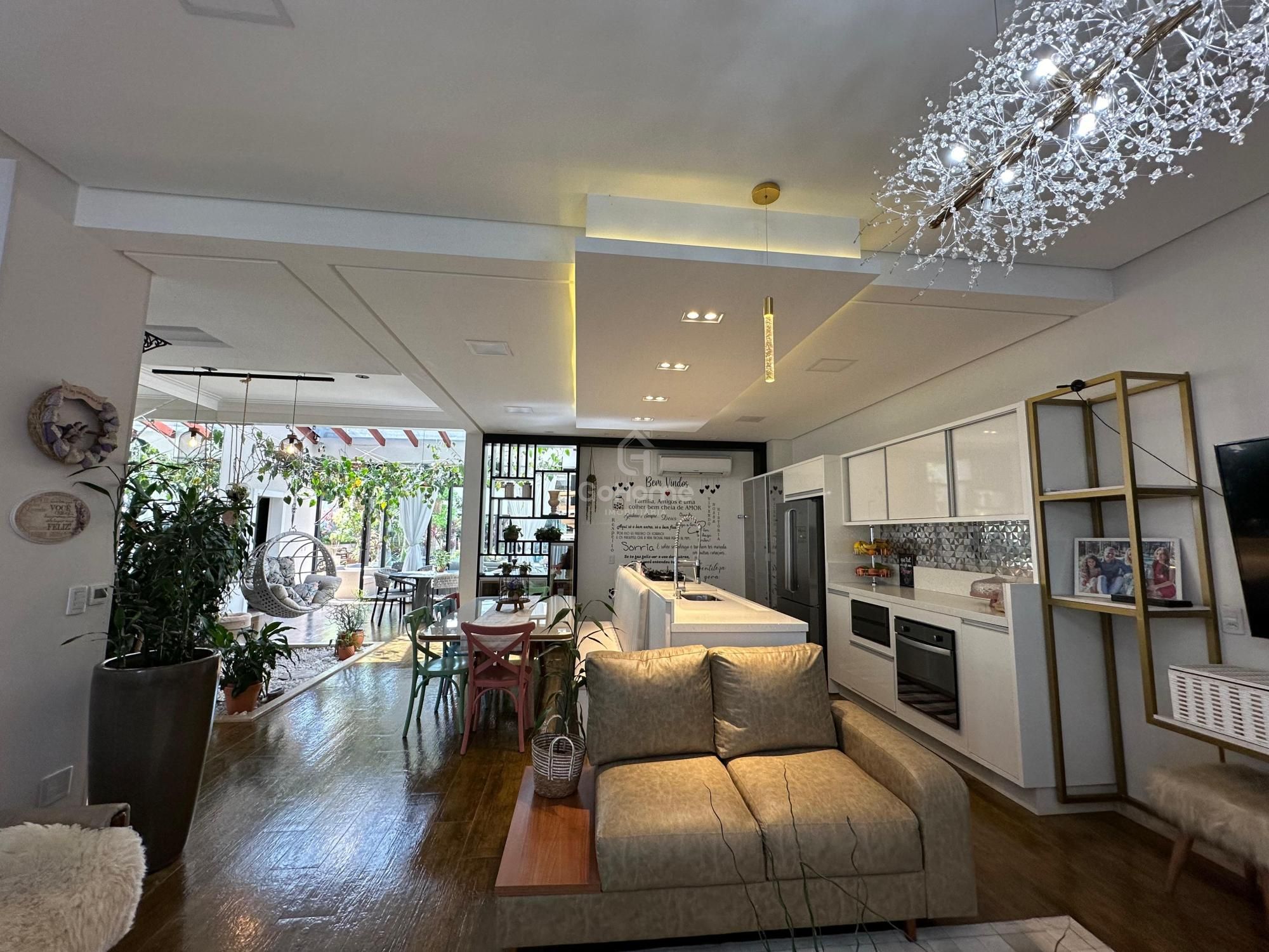 Casa Com 4 Dormitórios e Piscina