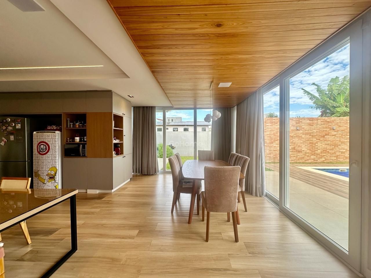 Linda casa em Condomínio Fechado