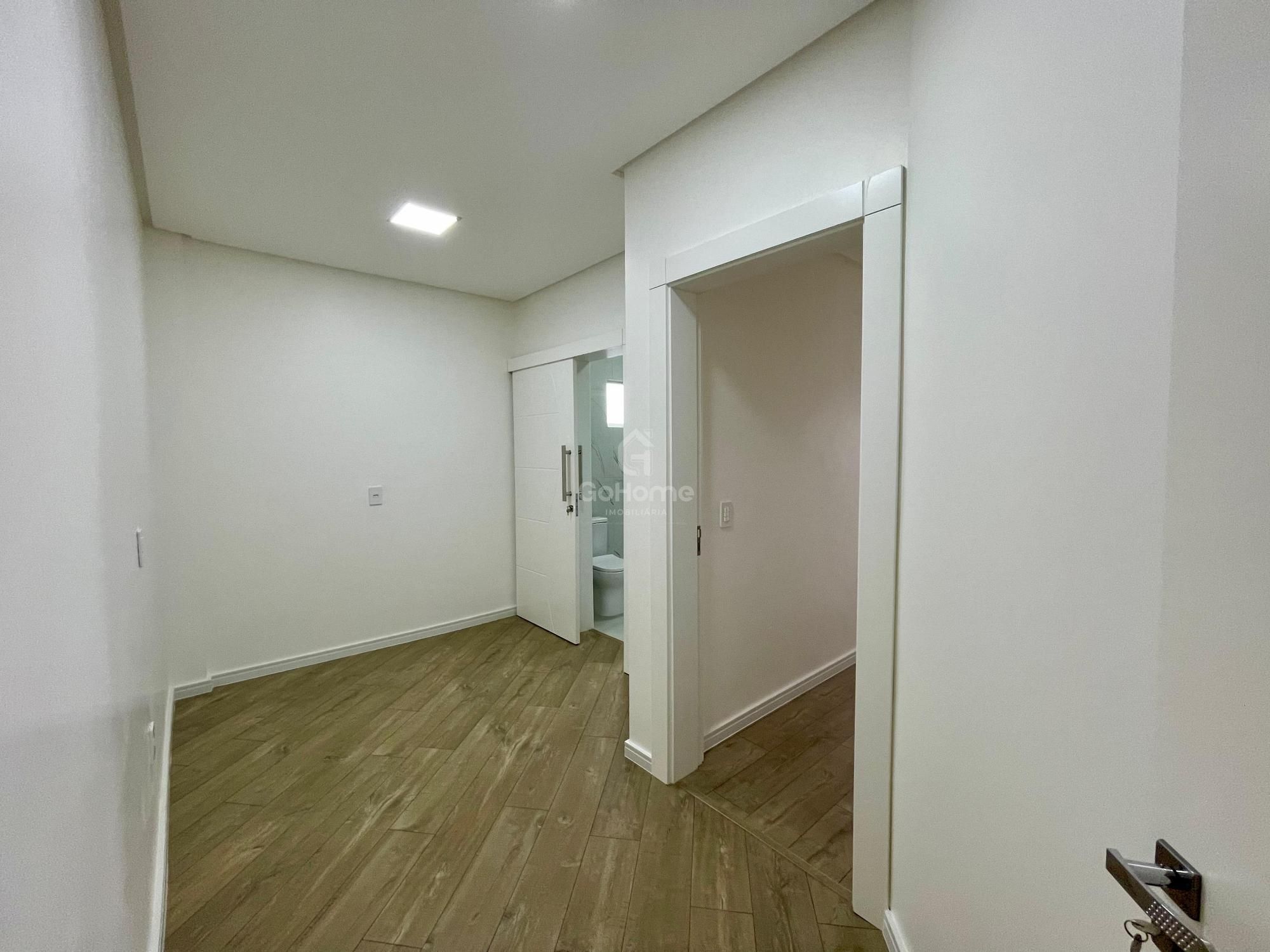 Belíssima Casa com Duas Suítes e Piscina
