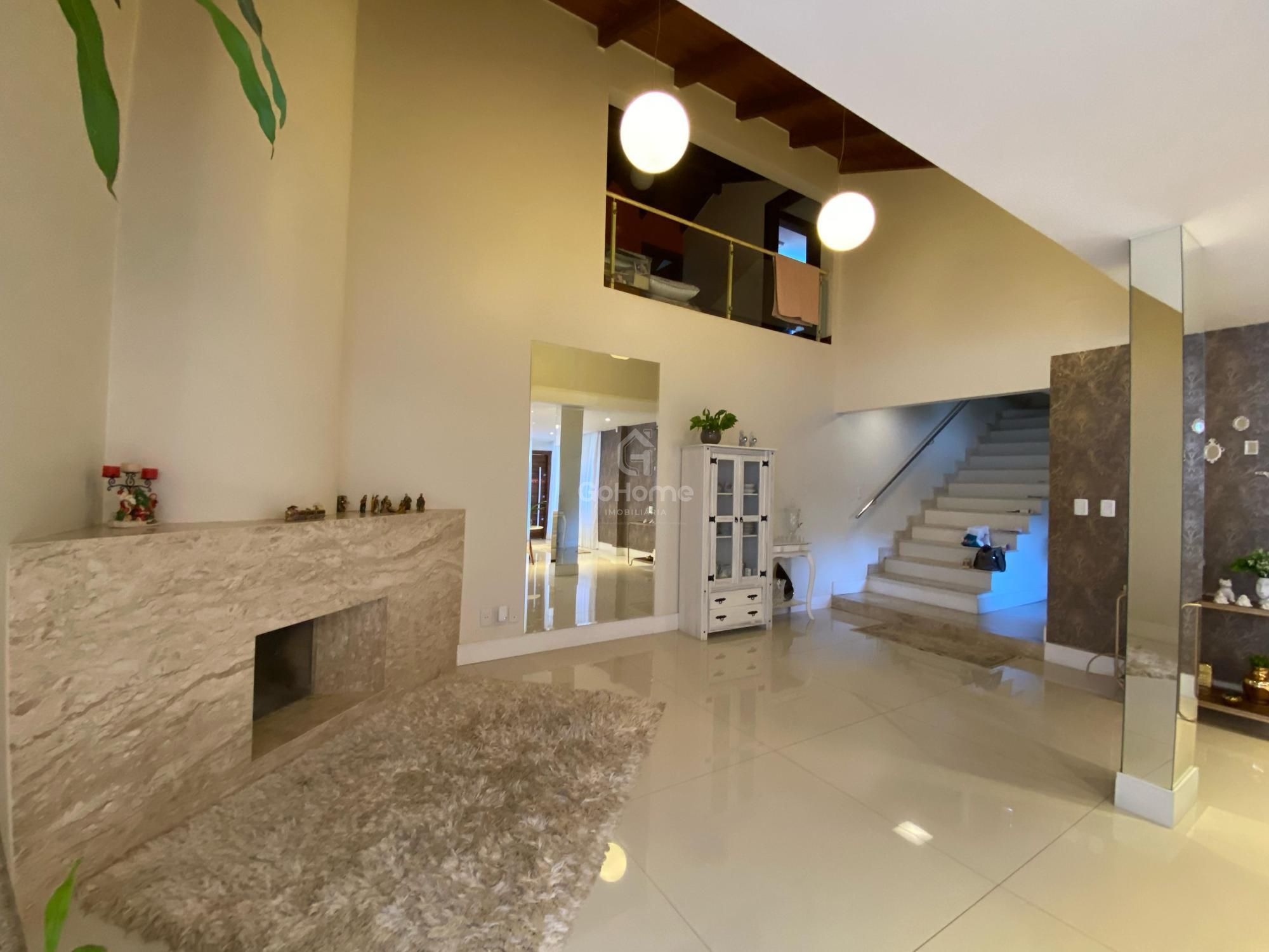 Casa Semimobiliada com Piscina