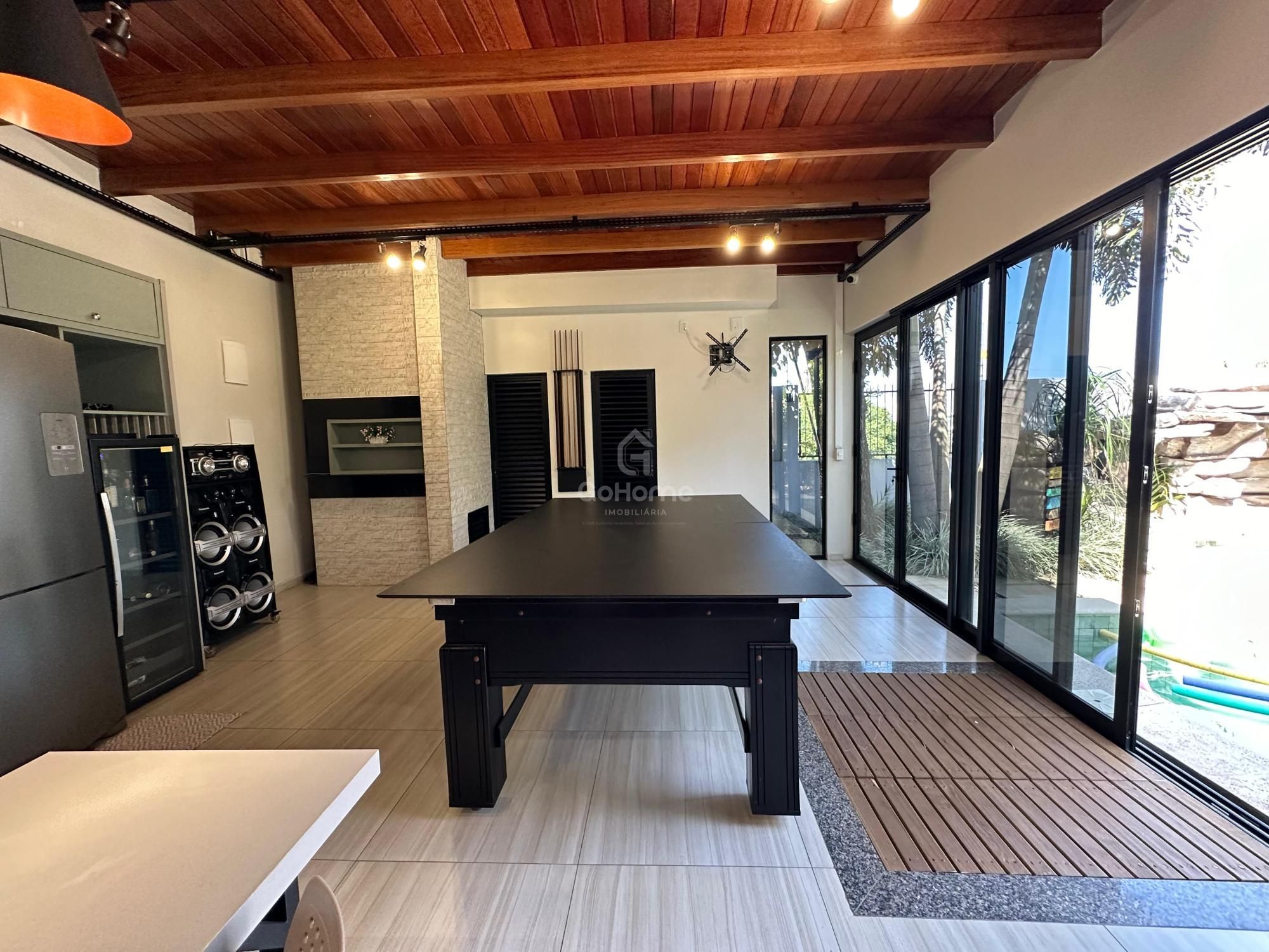 Casa Com 4 Dormitórios e Piscina