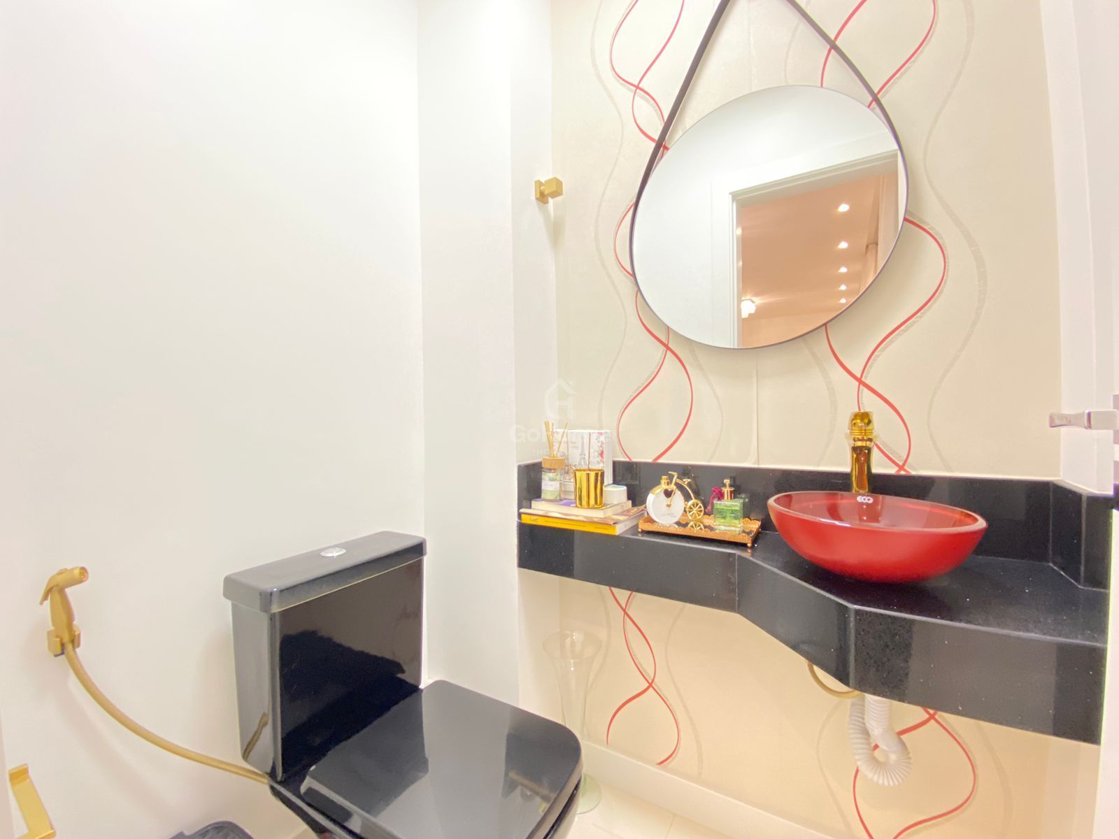3343 – Apartamento semimobiliado 3 quartos 3 suítes 2 vagas Centro