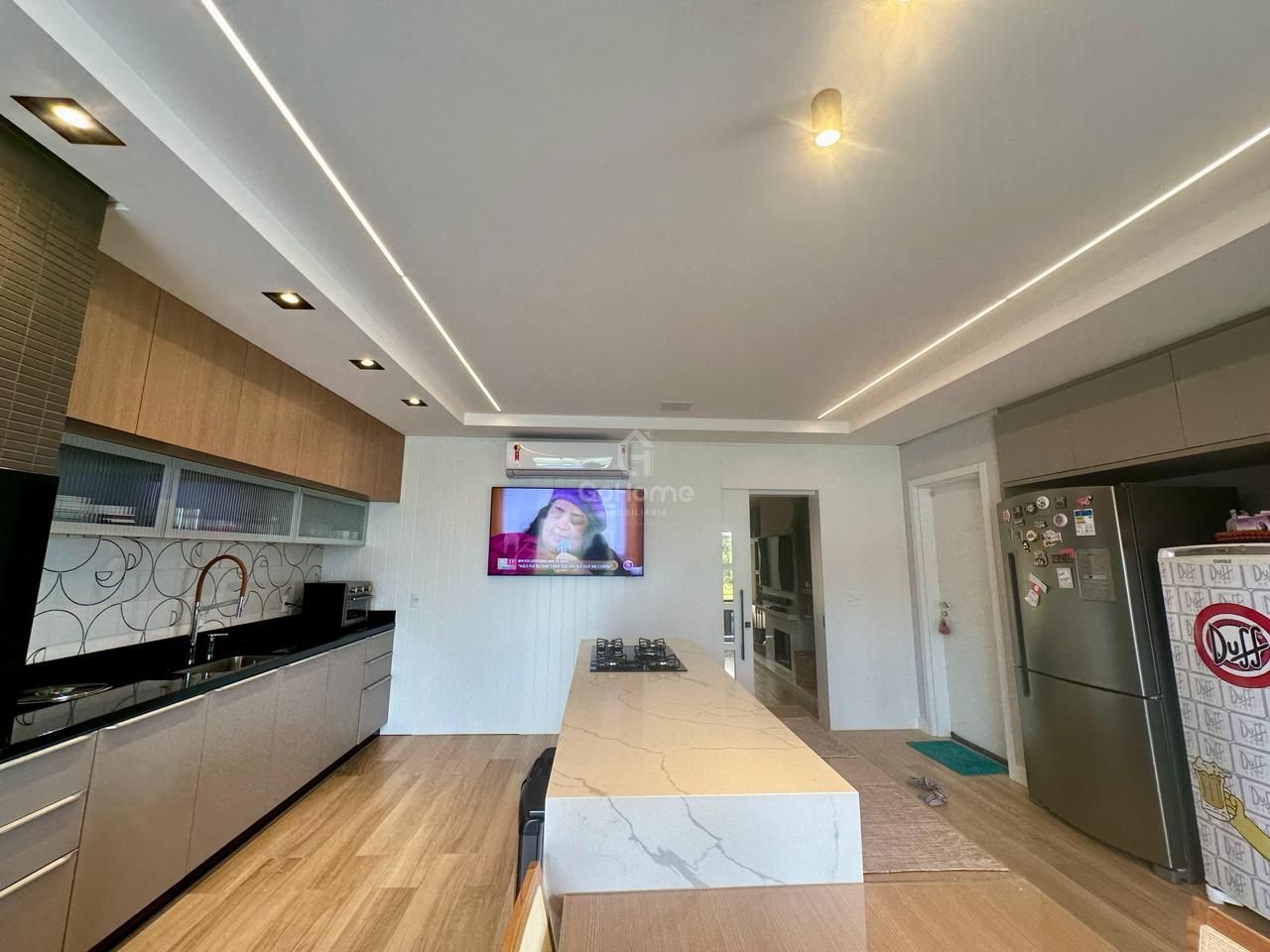 Linda casa em Condomínio Fechado