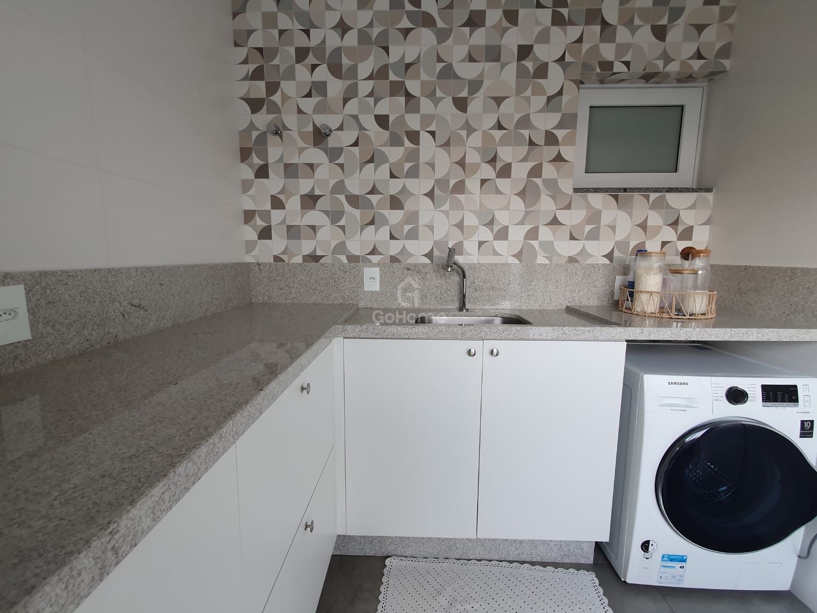 3827 – Casa semimobiliada com piscina e área gourmet no Bouganville Residence