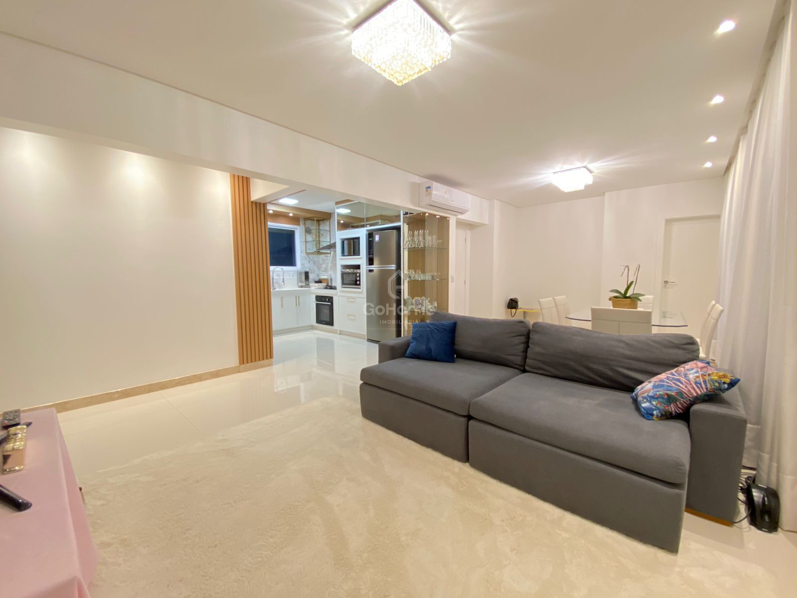 3343 – Apartamento semimobiliado 3 quartos 3 suítes 2 vagas Centro
