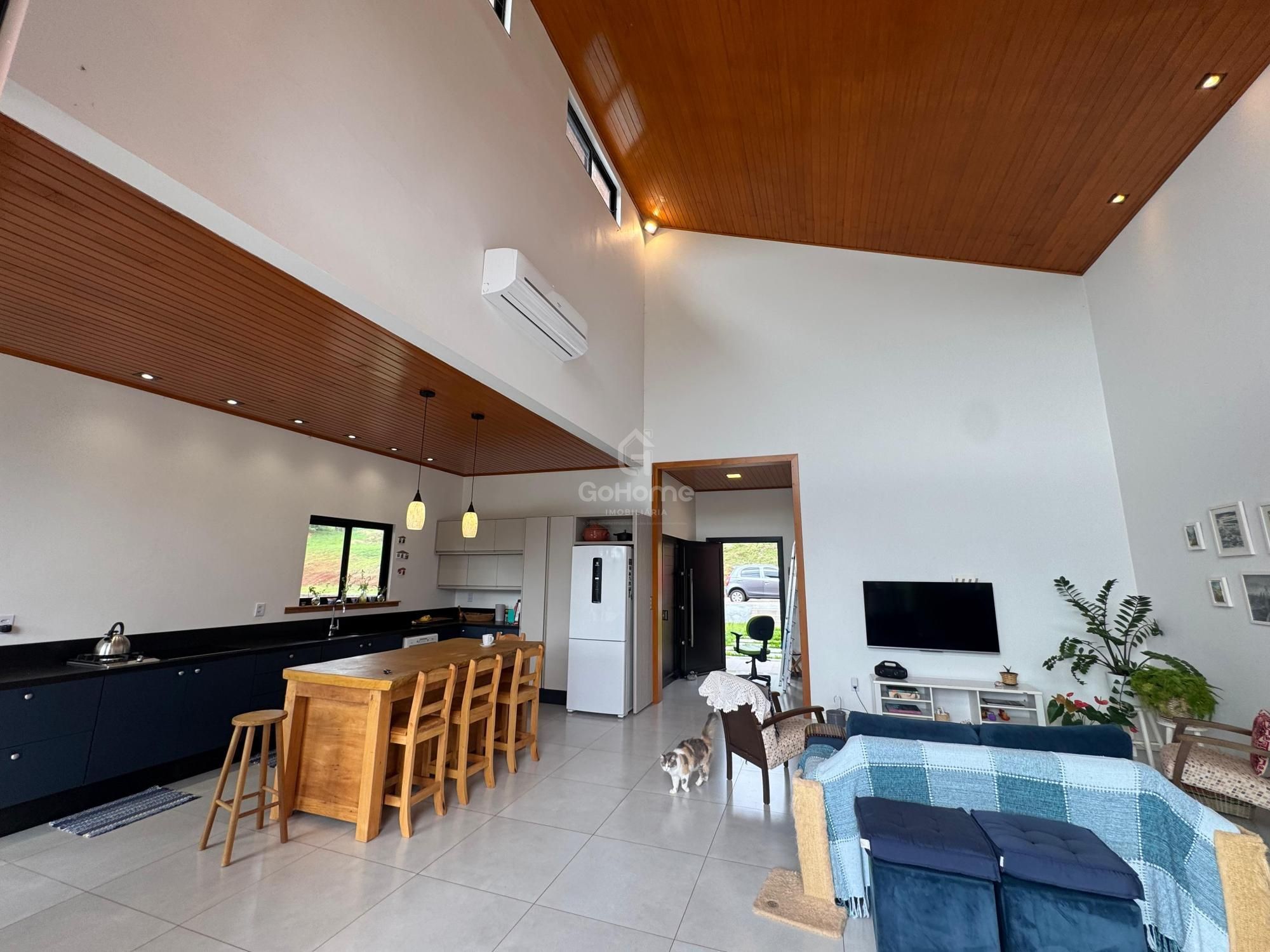Casa em Condomínio Semimobiliada