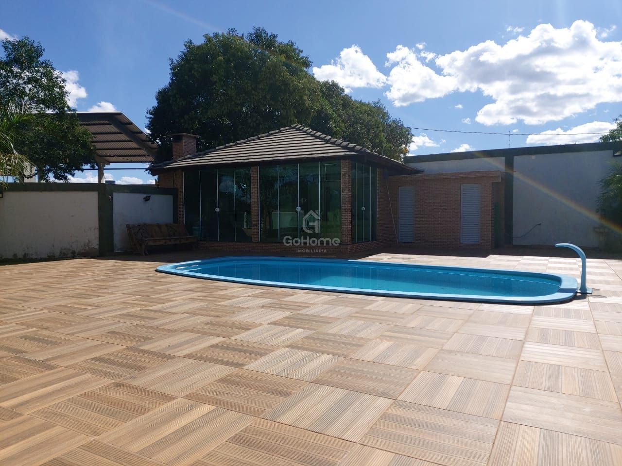 Casa semimobiliada com 4 quartos
