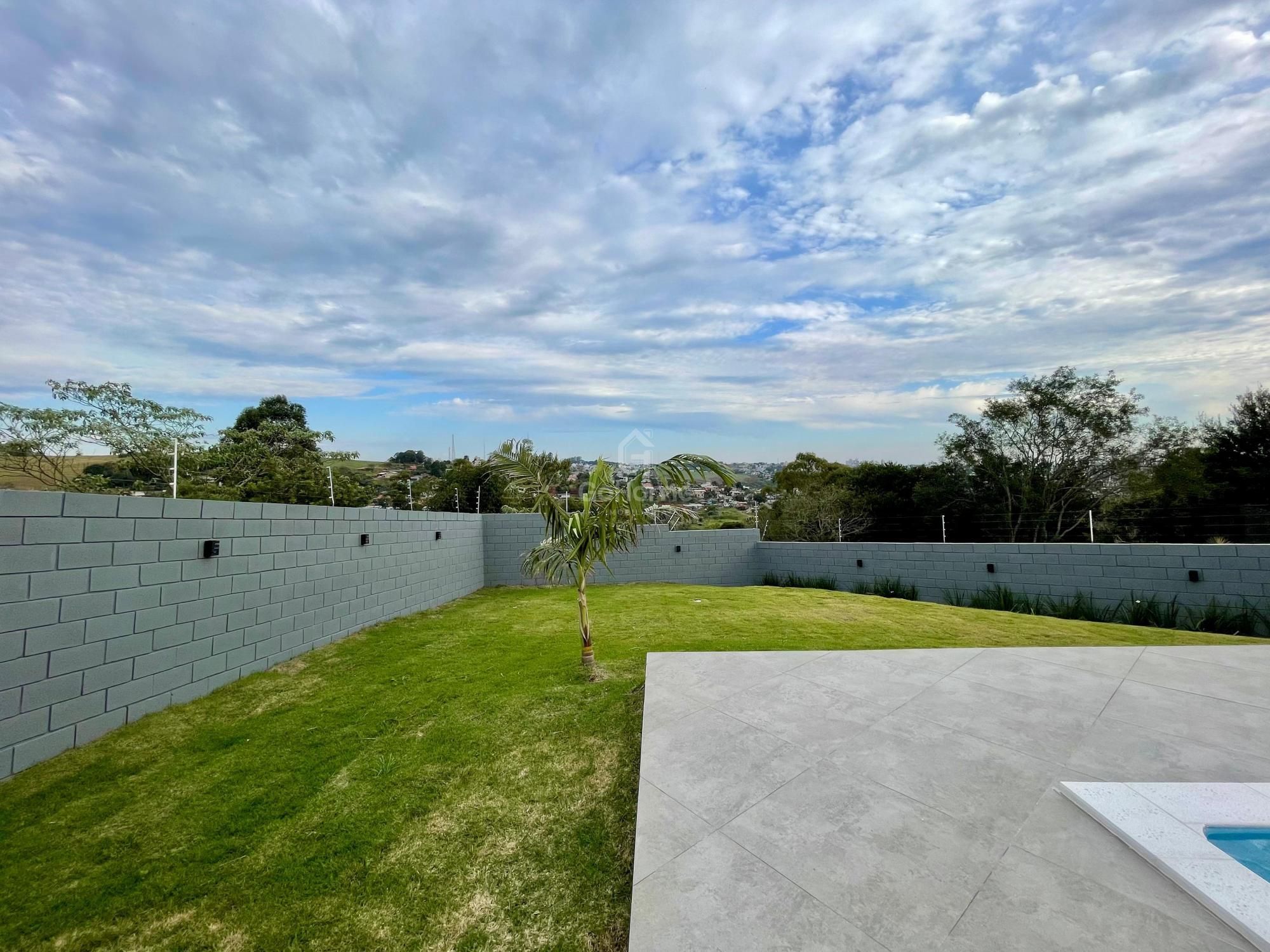 Belíssima Casa com Duas Suítes e Piscina