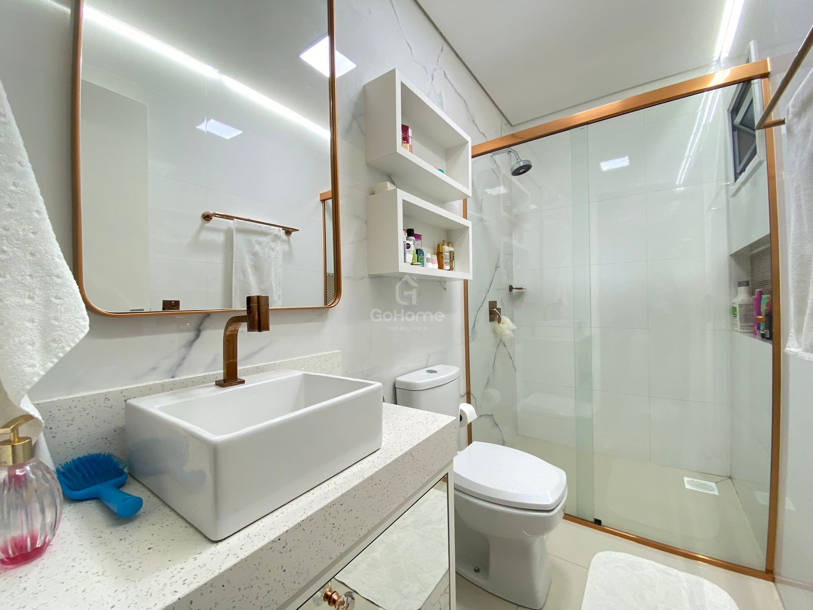 3343 – Apartamento semimobiliado 3 quartos 3 suítes 2 vagas Centro